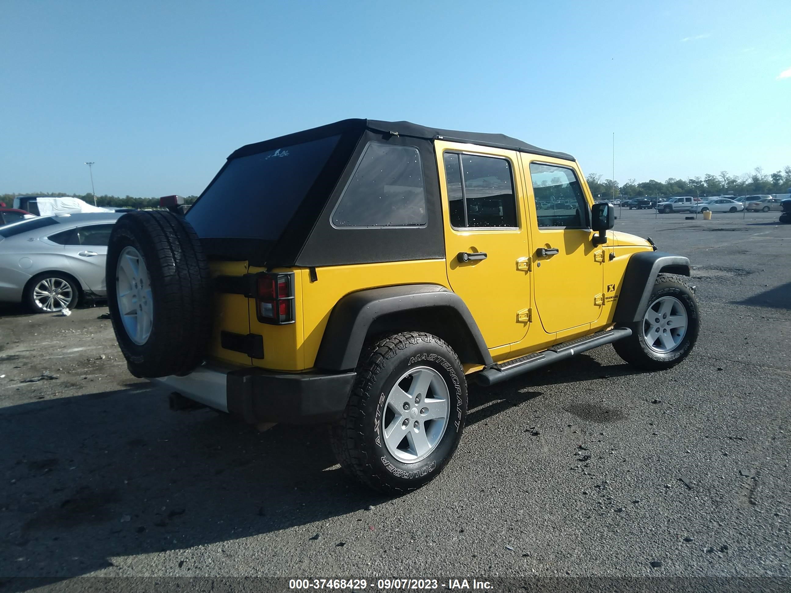 Photo 3 VIN: 1J4GB39188L511353 - JEEP WRANGLER 