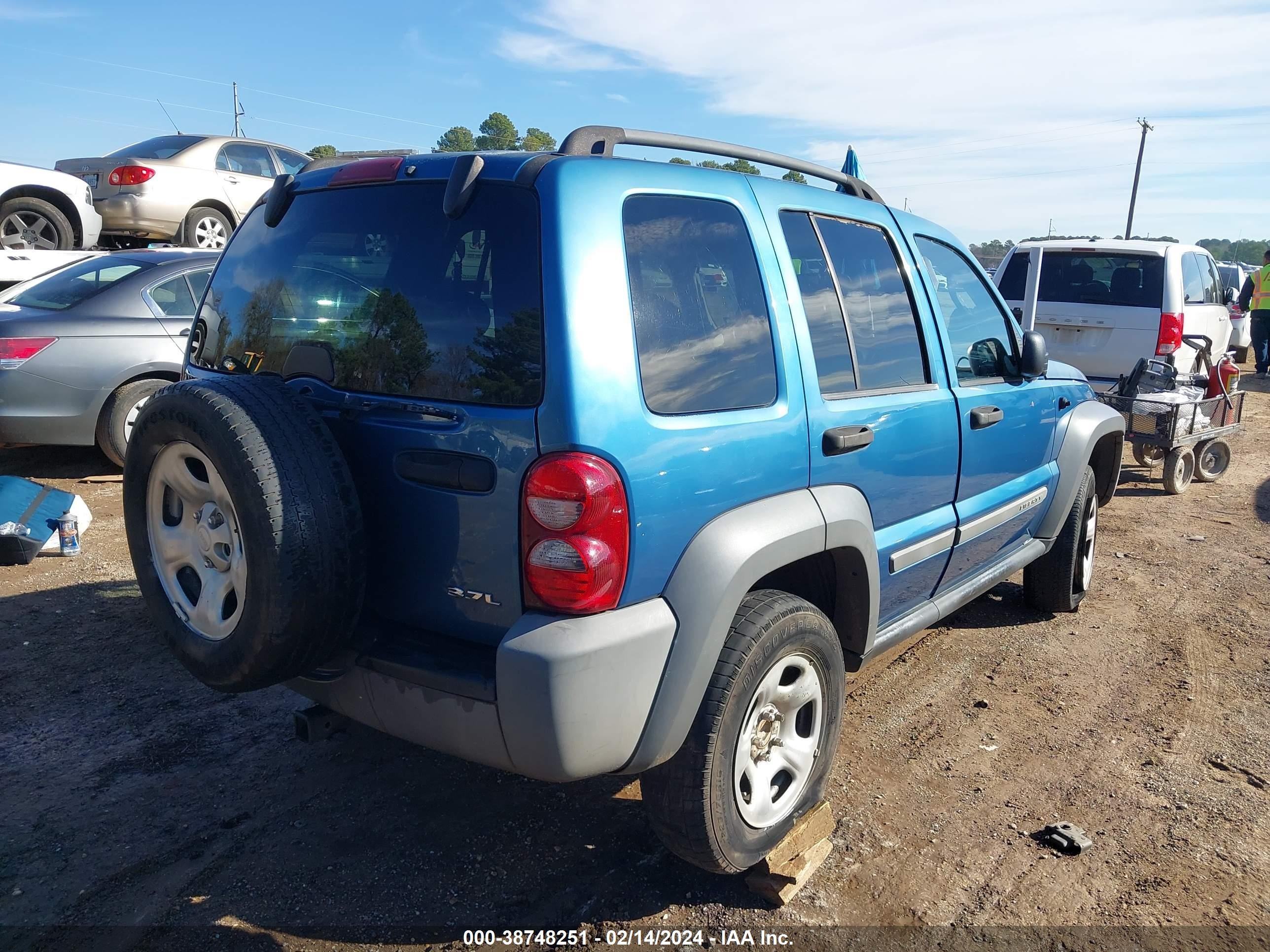 Photo 3 VIN: 1J4GK48K05W562159 - JEEP LIBERTY (NORTH AMERICA) 