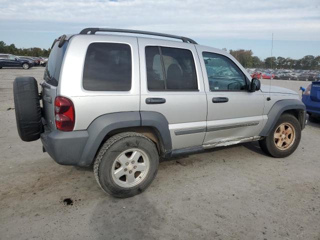 Photo 2 VIN: 1J4GK48K06W127451 - JEEP LIBERTY SP 