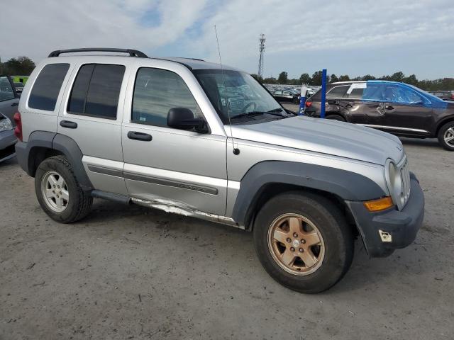 Photo 3 VIN: 1J4GK48K06W127451 - JEEP LIBERTY SP 