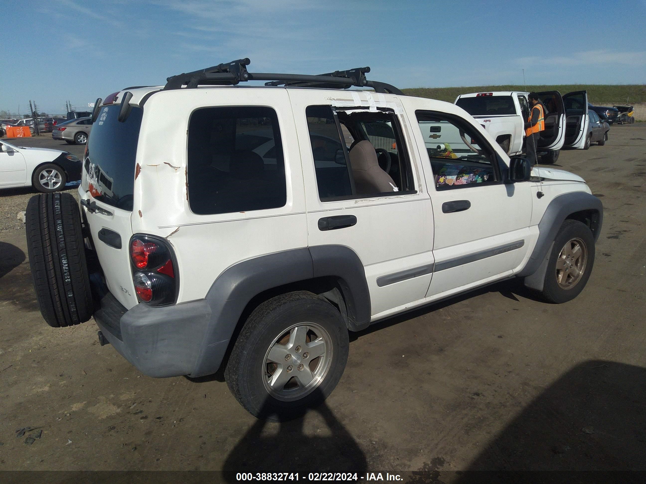 Photo 3 VIN: 1J4GK48K13W525991 - JEEP LIBERTY (NORTH AMERICA) 