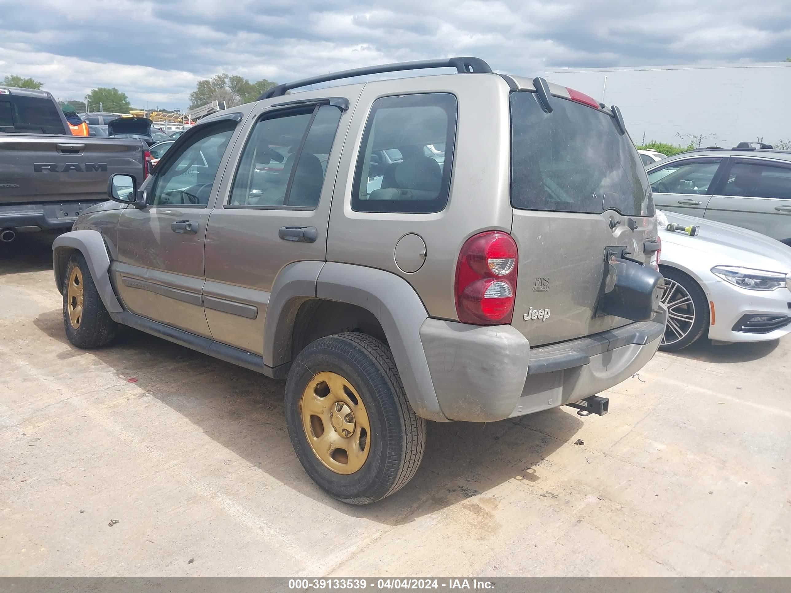 Photo 2 VIN: 1J4GK48K36W218732 - JEEP LIBERTY (NORTH AMERICA) 