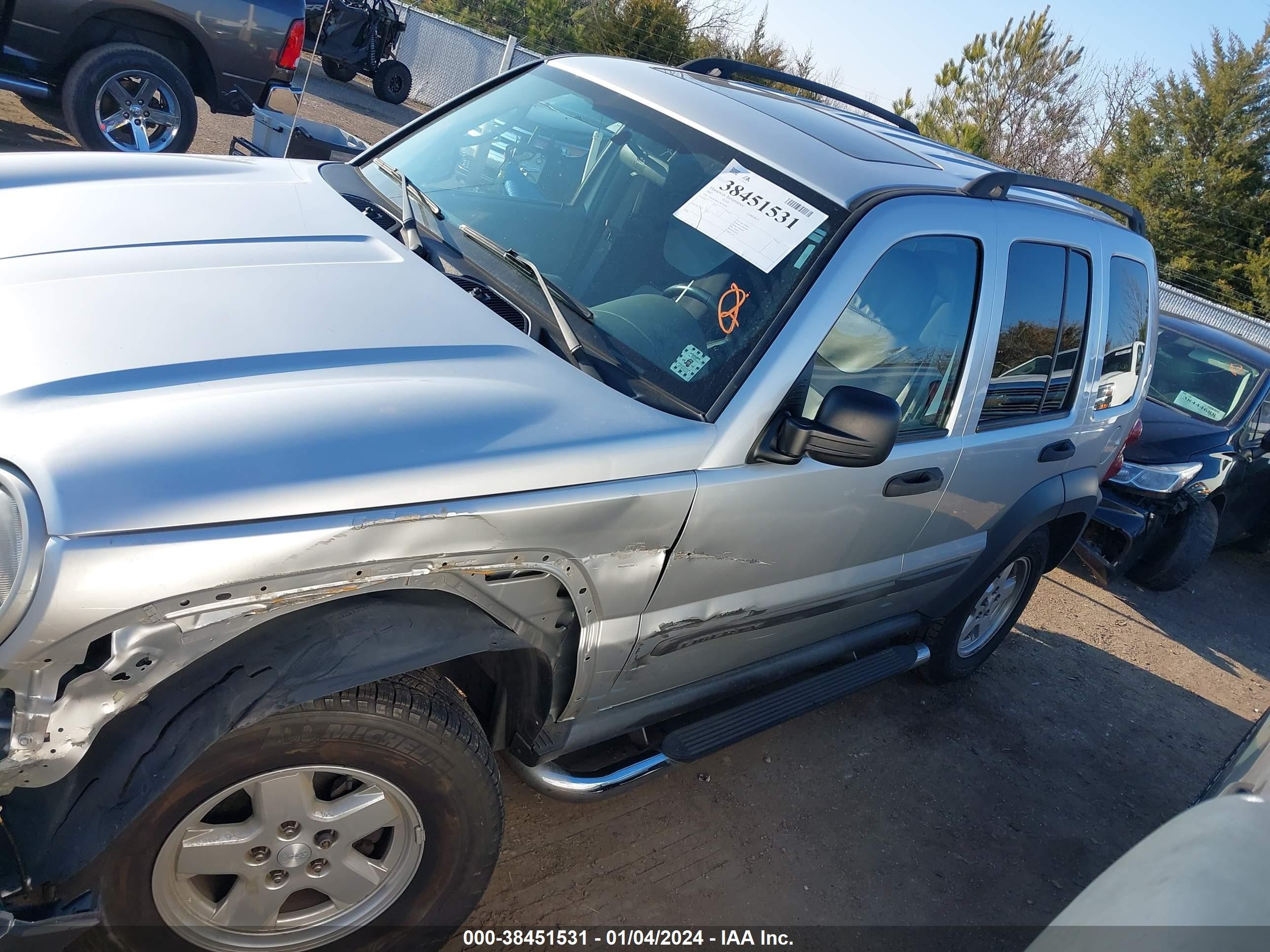 Photo 13 VIN: 1J4GK48K67W703867 - JEEP LIBERTY (NORTH AMERICA) 