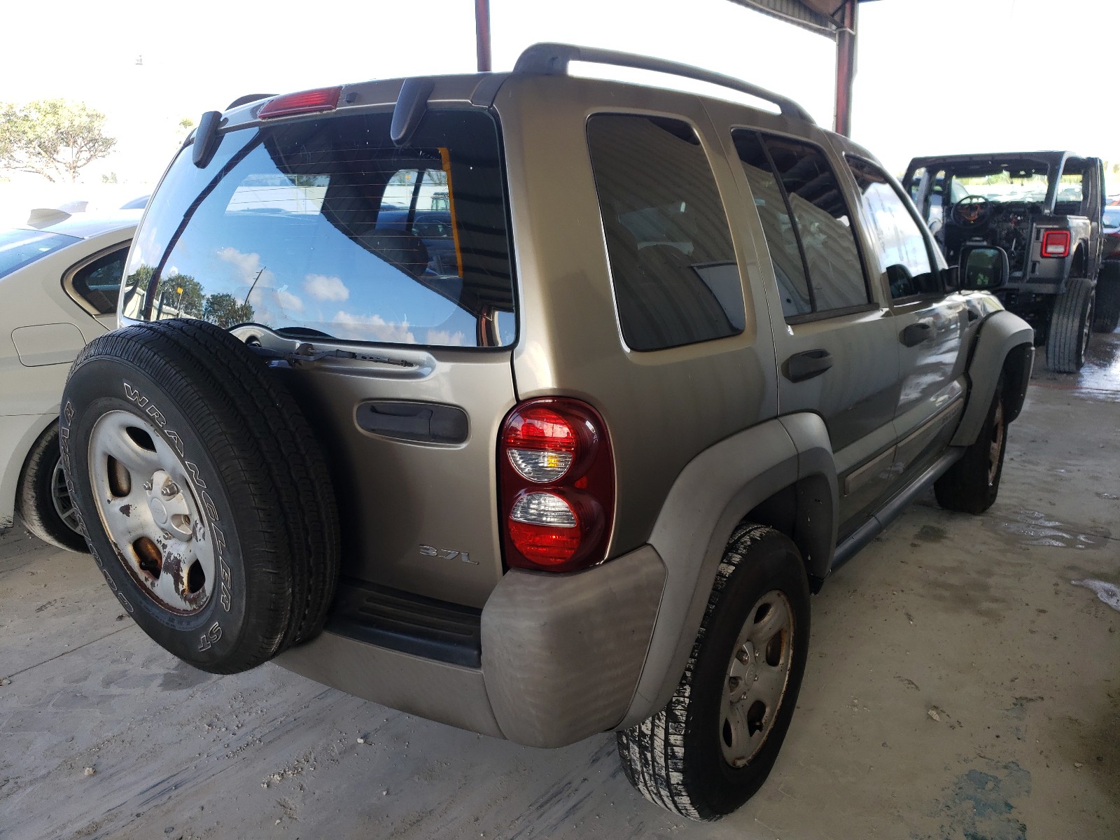 Photo 3 VIN: 1J4GK48KX7W648579 - JEEP LIBERTY 