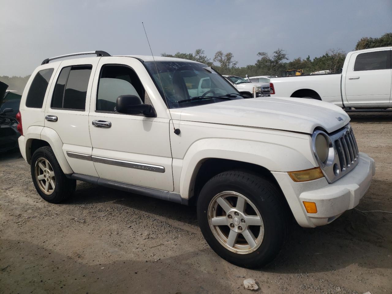 Photo 3 VIN: 1J4GK58K16W172453 - JEEP LIBERTY (NORTH AMERICA) 