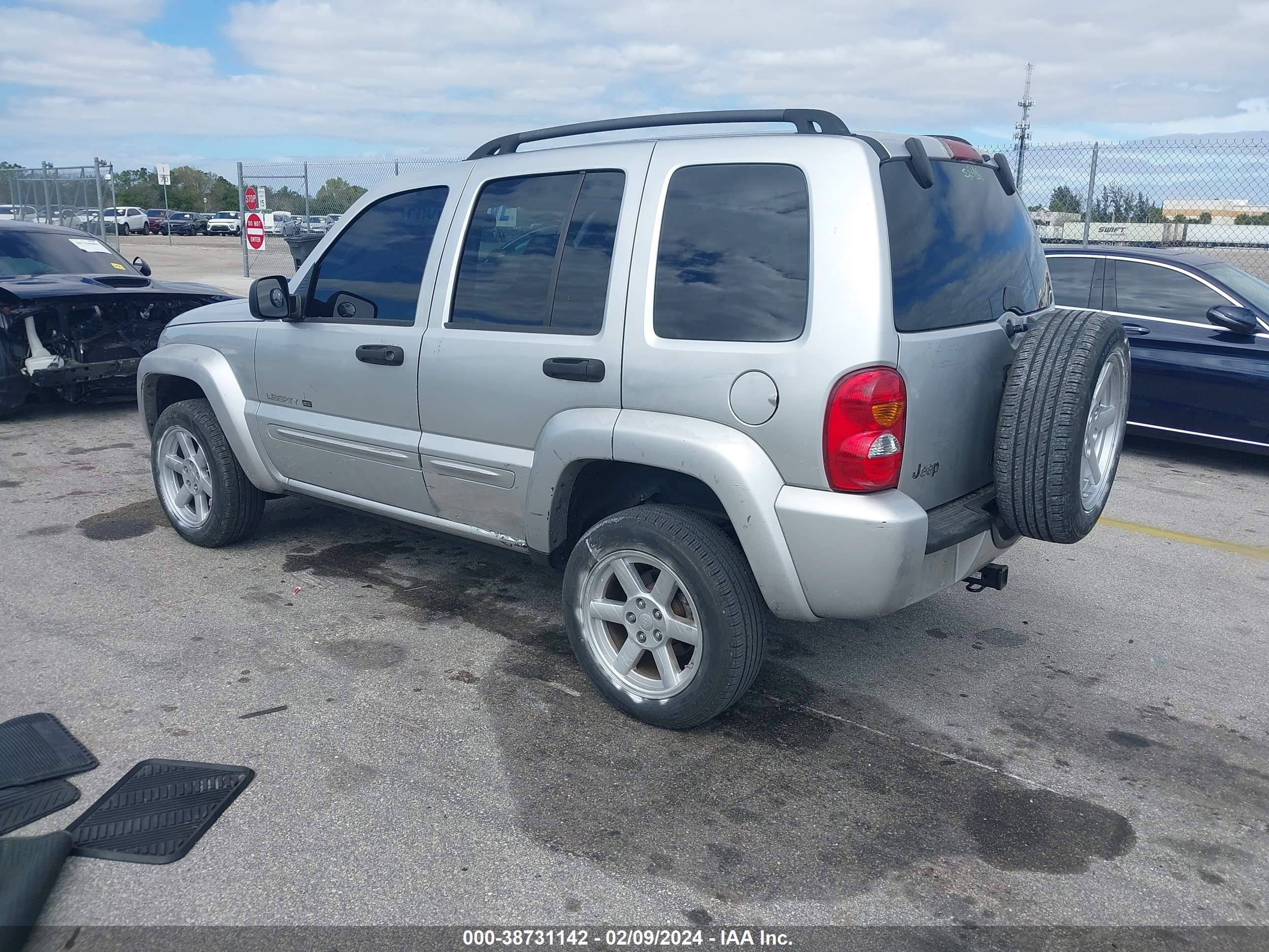 Photo 2 VIN: 1J4GK58K43W722014 - JEEP LIBERTY (NORTH AMERICA) 