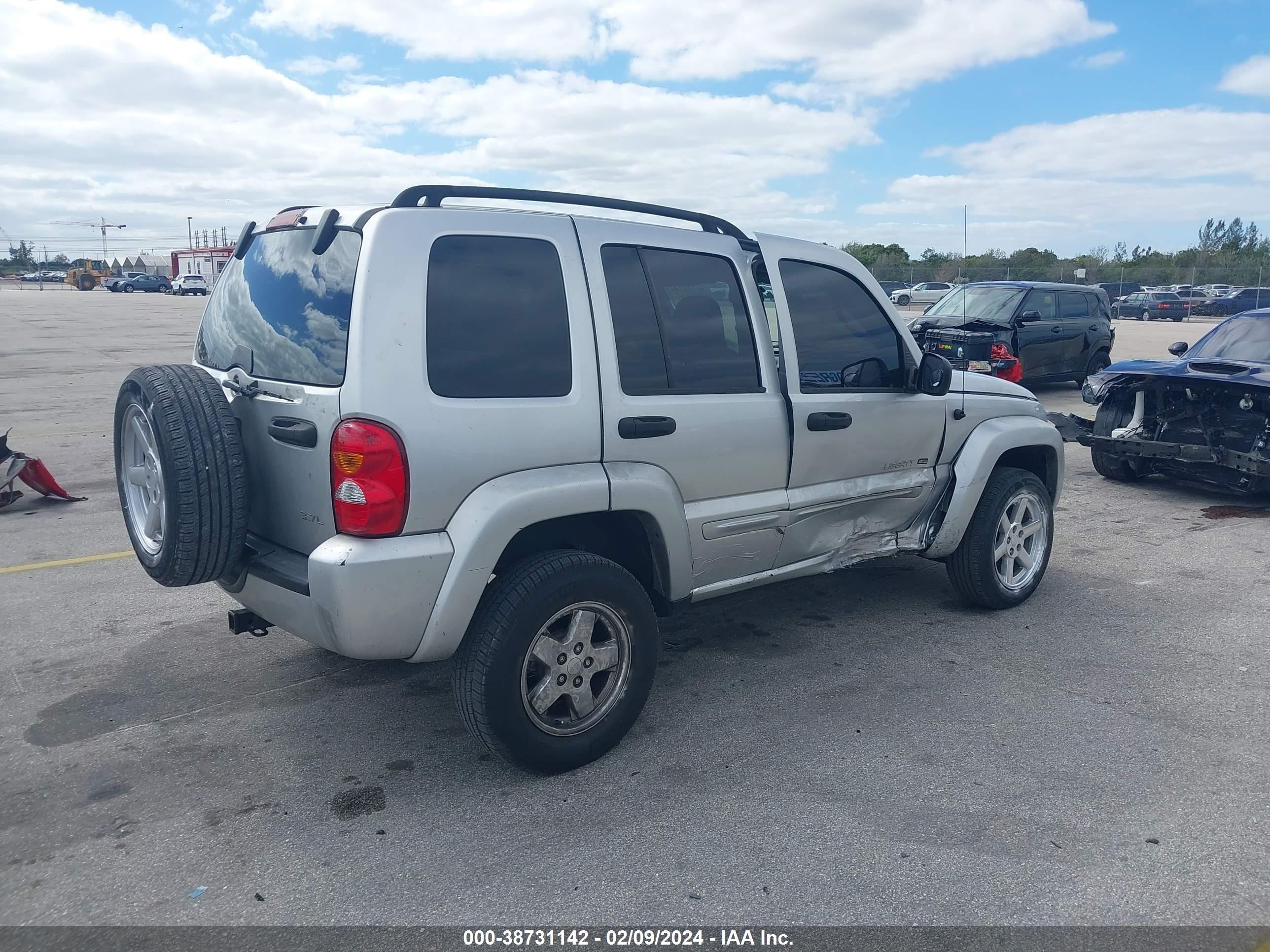 Photo 3 VIN: 1J4GK58K43W722014 - JEEP LIBERTY (NORTH AMERICA) 