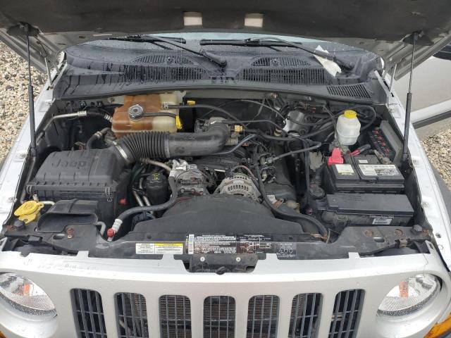 Photo 11 VIN: 1J4GL38K05W706543 - JEEP LIBERTY 