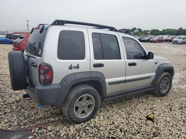 Photo 2 VIN: 1J4GL38K05W706543 - JEEP LIBERTY 