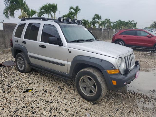 Photo 3 VIN: 1J4GL38K05W706543 - JEEP LIBERTY 