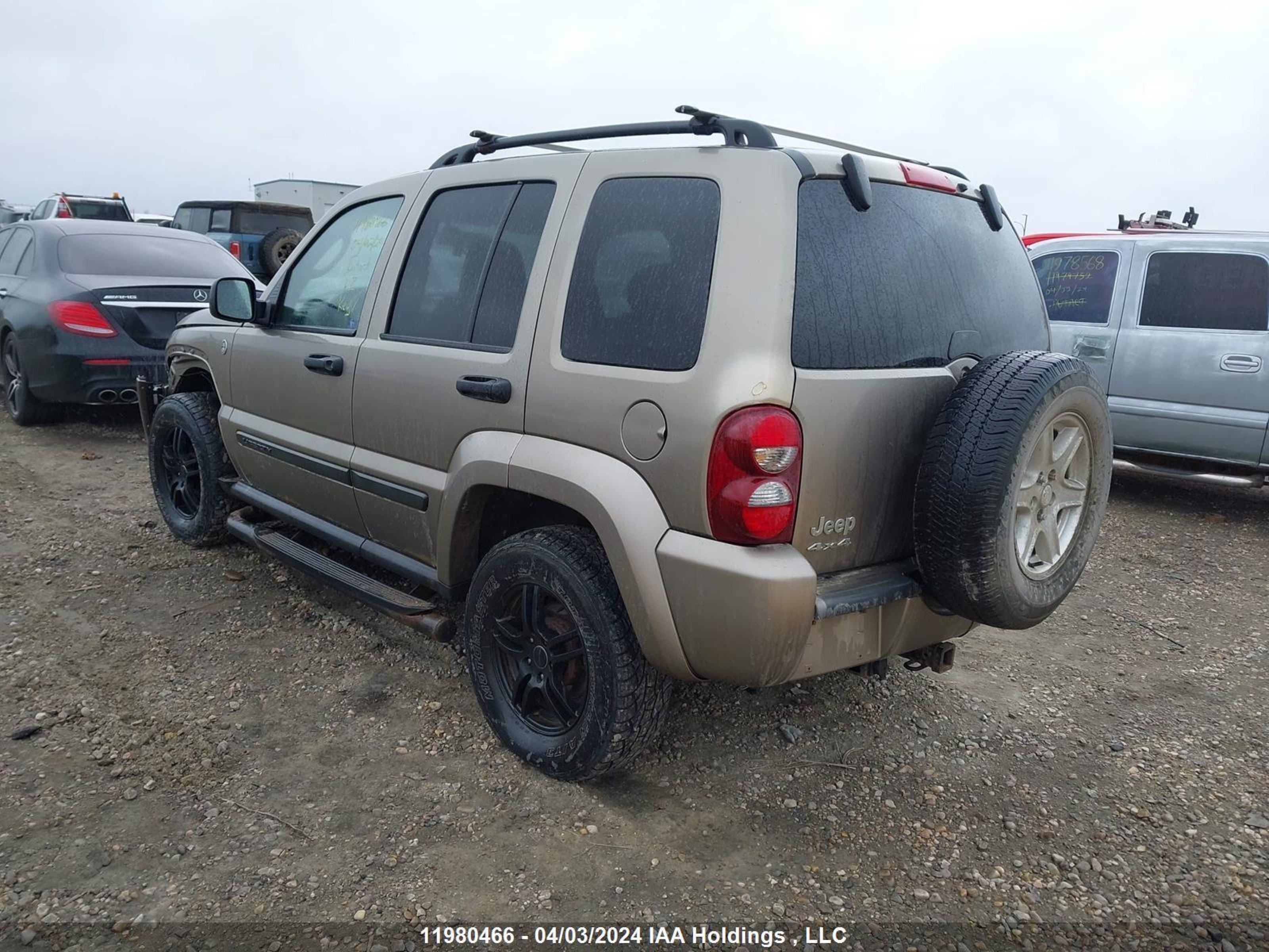 Photo 2 VIN: 1J4GL38K15W686626 - JEEP LIBERTY (NORTH AMERICA) 