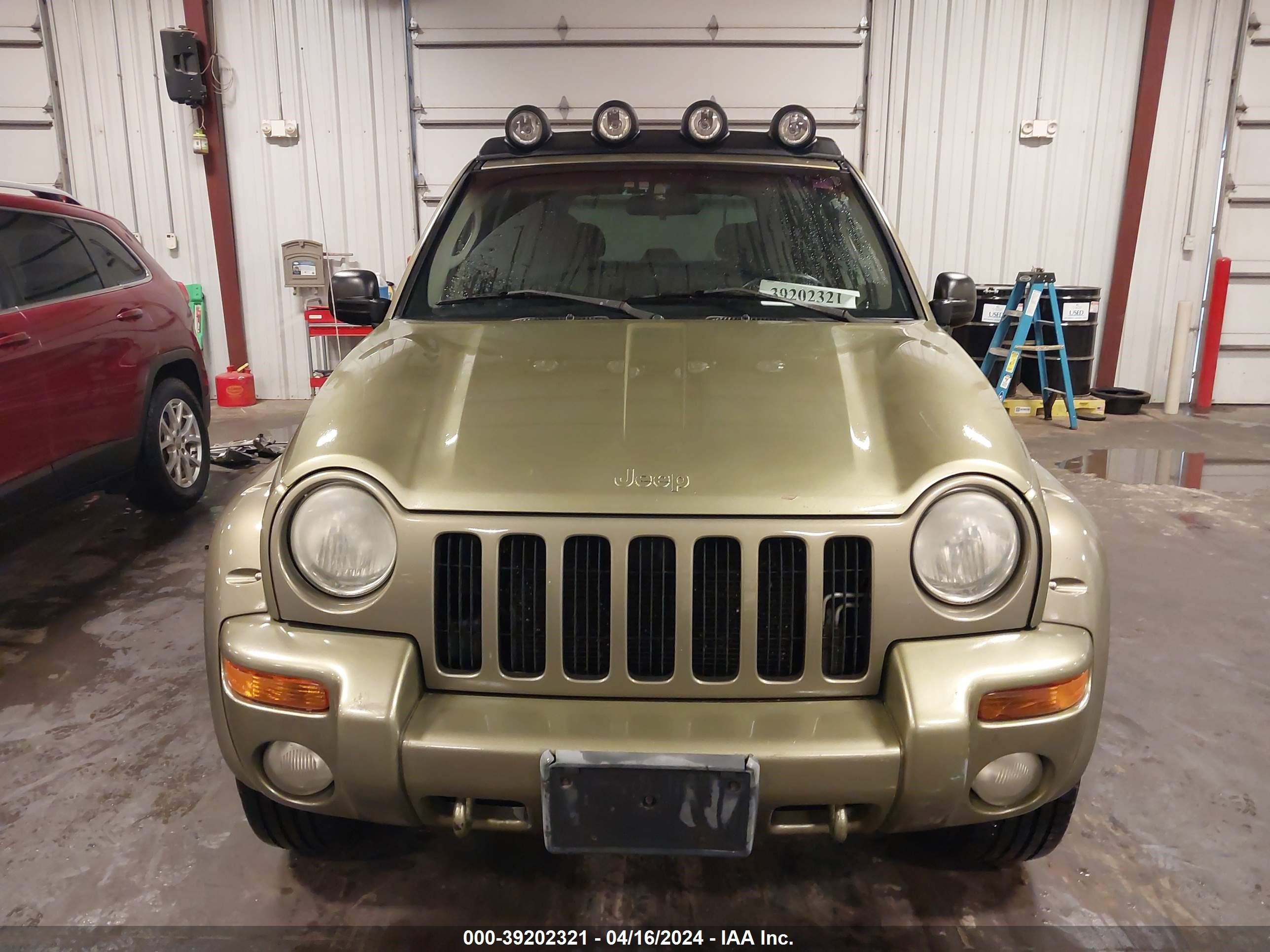 Photo 11 VIN: 1J4GL38K22W332304 - JEEP LIBERTY (NORTH AMERICA) 