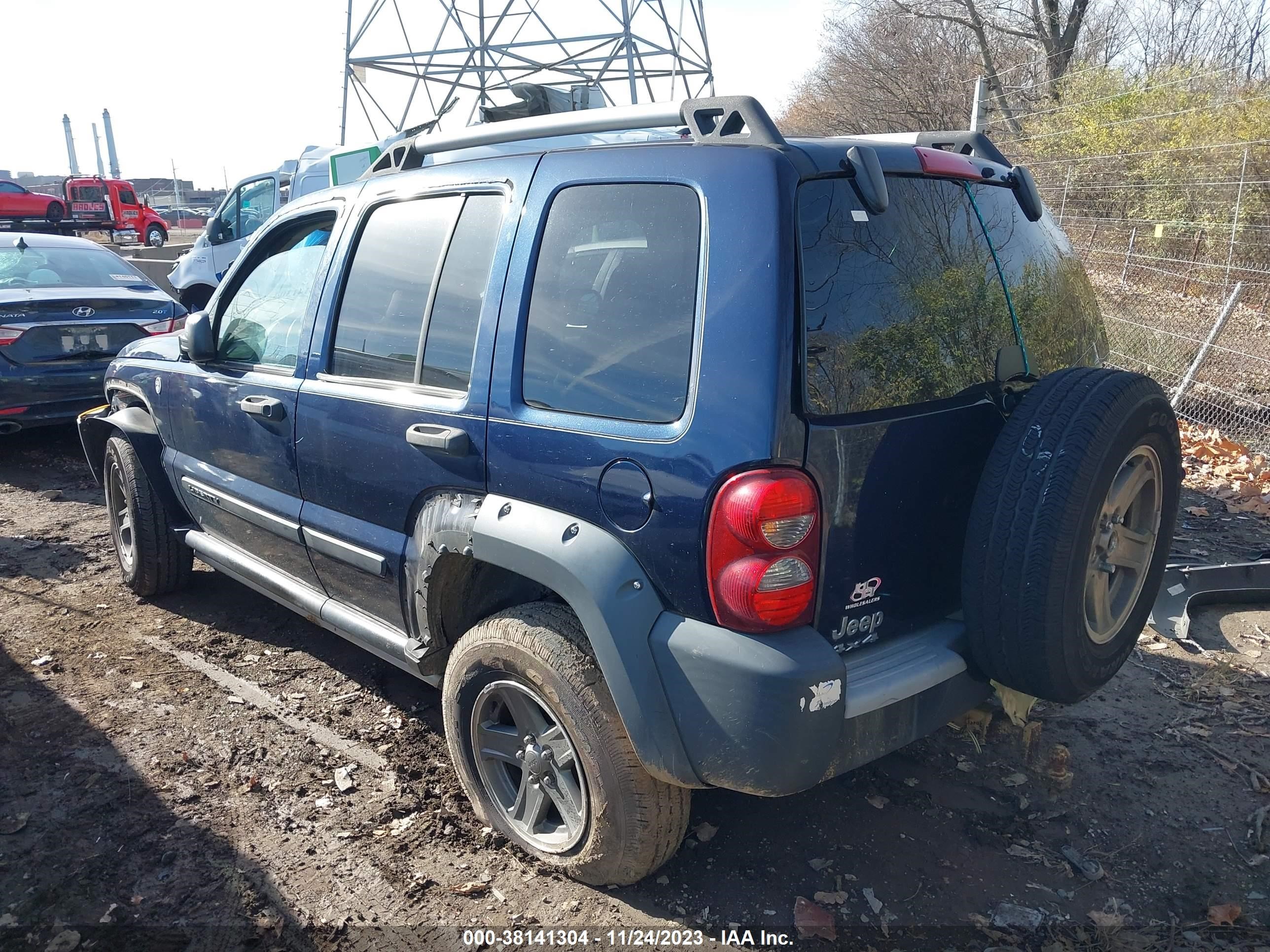 Photo 2 VIN: 1J4GL38K35W722400 - JEEP LIBERTY (NORTH AMERICA) 