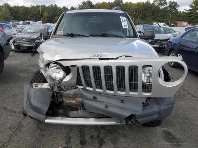 Photo 4 VIN: 1J4GL38K45W725371 - JEEP LIBERTY RE 