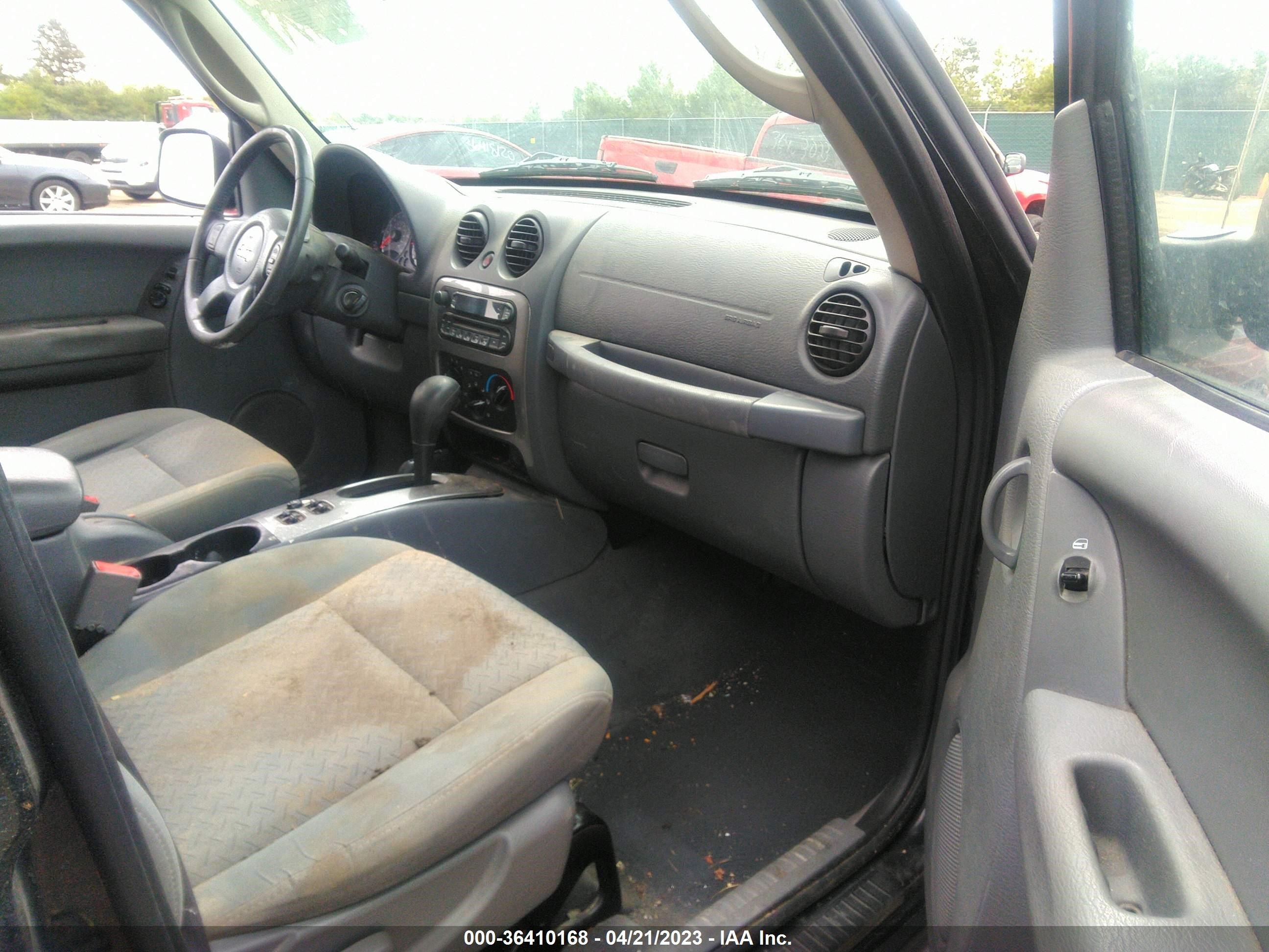 Photo 4 VIN: 1J4GL38K65W576008 - JEEP LIBERTY (NORTH AMERICA) 