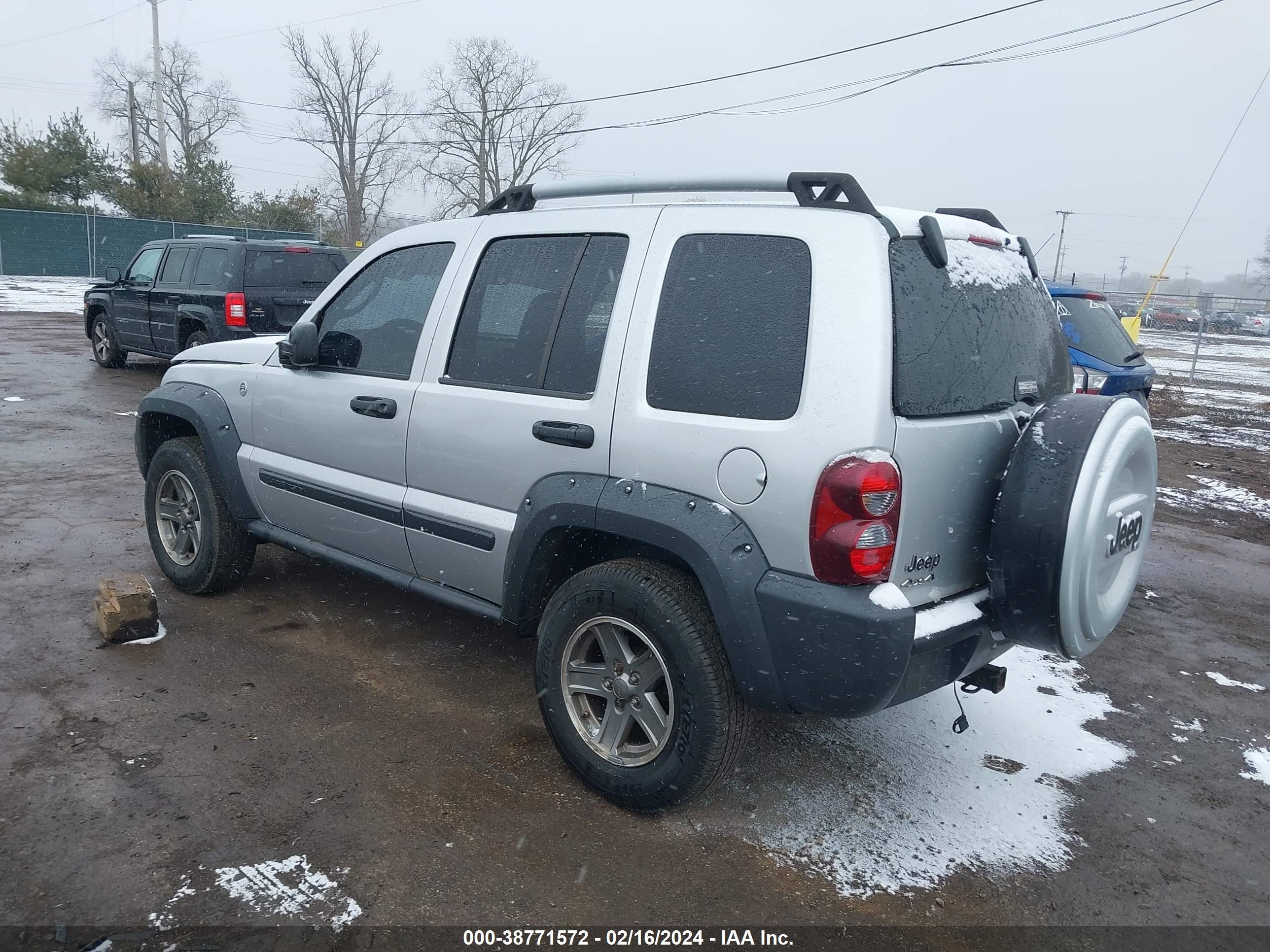 Photo 2 VIN: 1J4GL38K65W704487 - JEEP LIBERTY (NORTH AMERICA) 