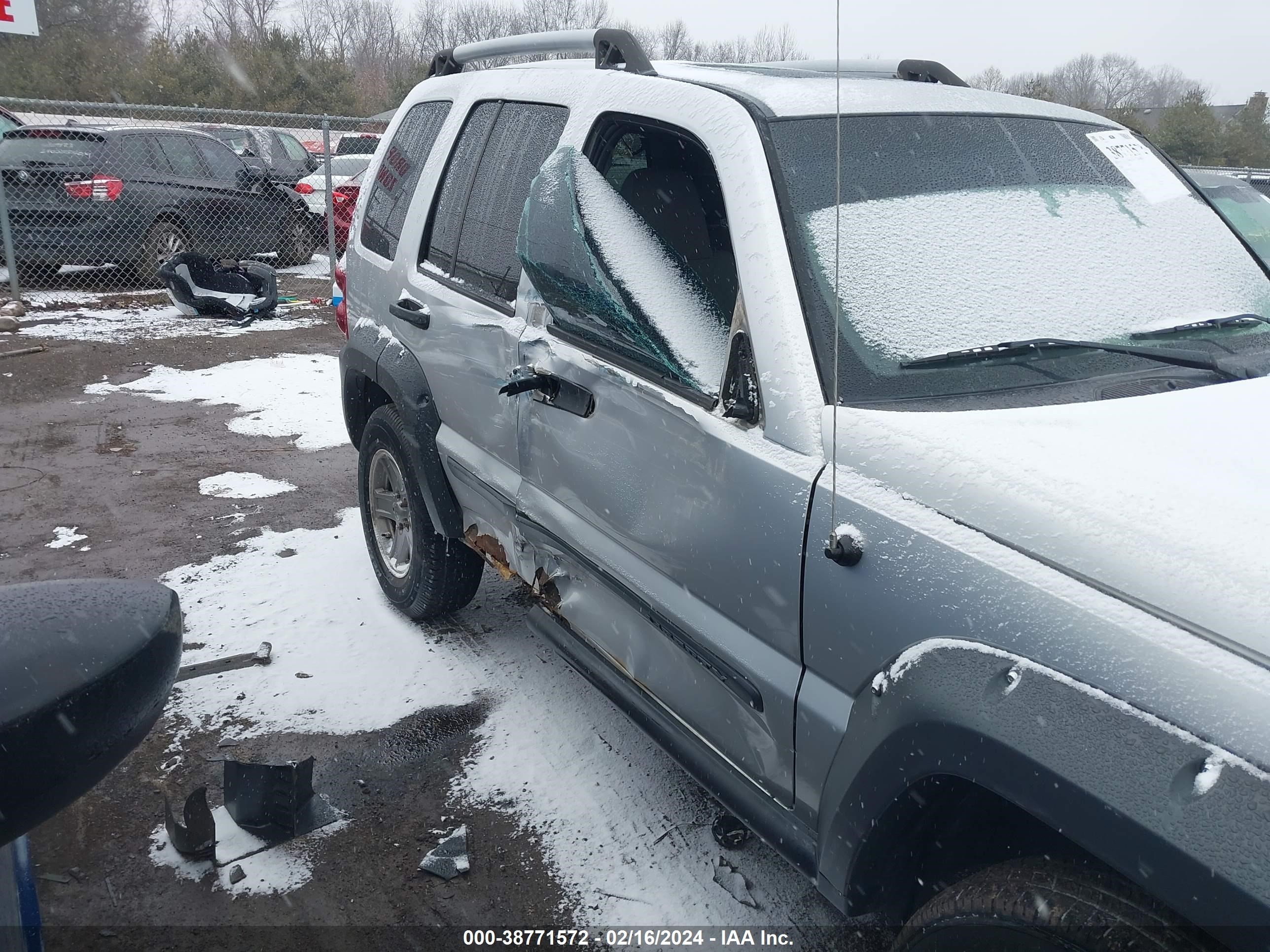 Photo 5 VIN: 1J4GL38K65W704487 - JEEP LIBERTY (NORTH AMERICA) 