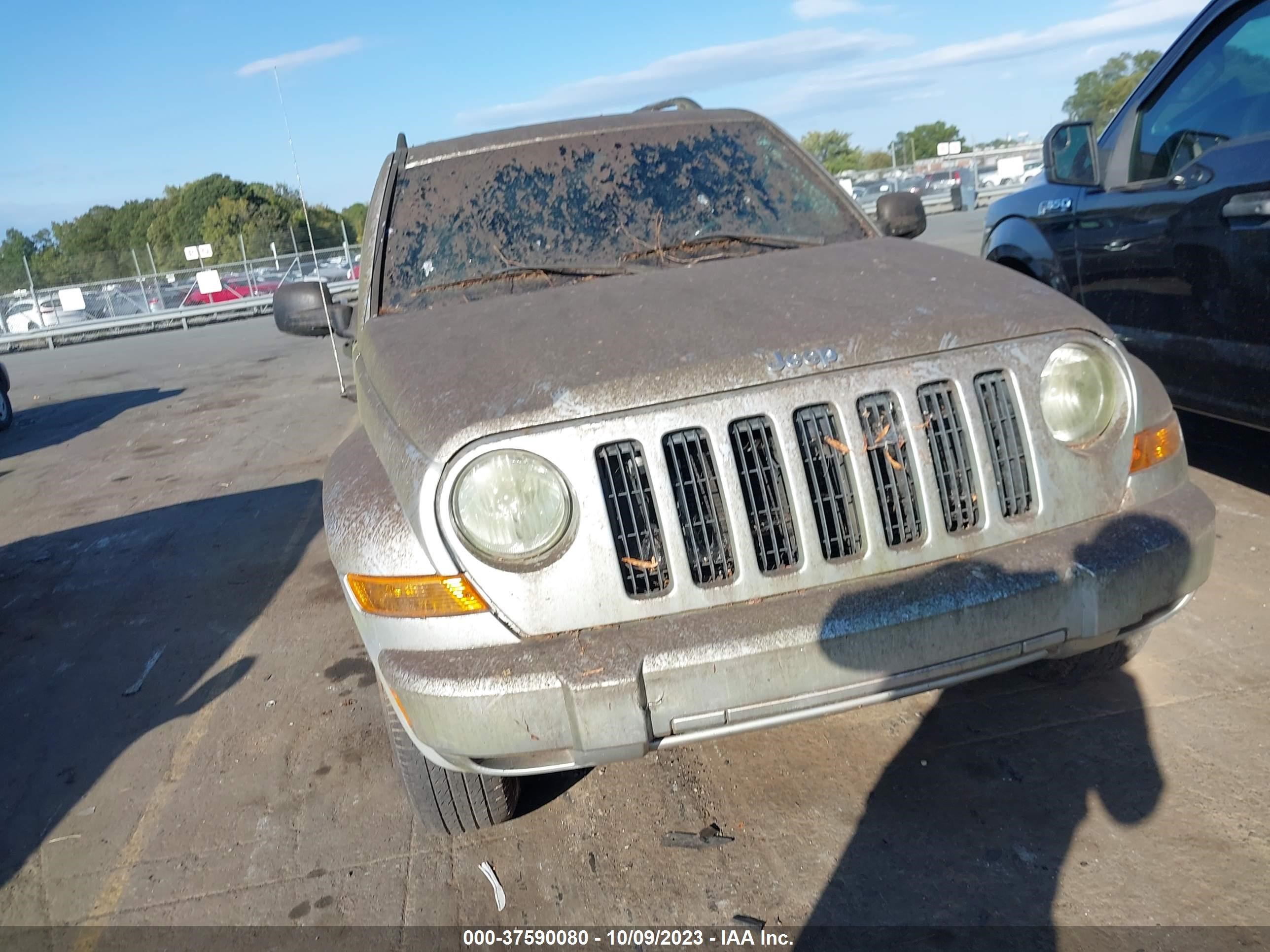 Photo 5 VIN: 1J4GL38K75W641755 - JEEP LIBERTY (NORTH AMERICA) 