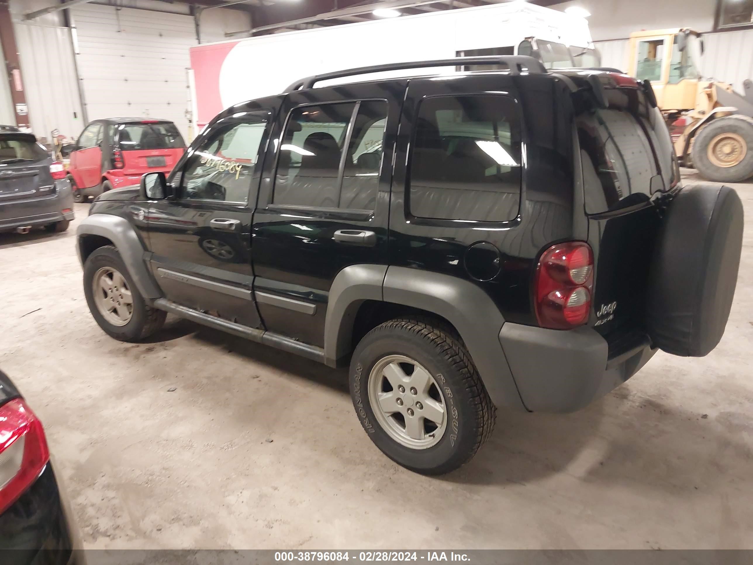 Photo 2 VIN: 1J4GL48K05W622552 - JEEP LIBERTY (NORTH AMERICA) 