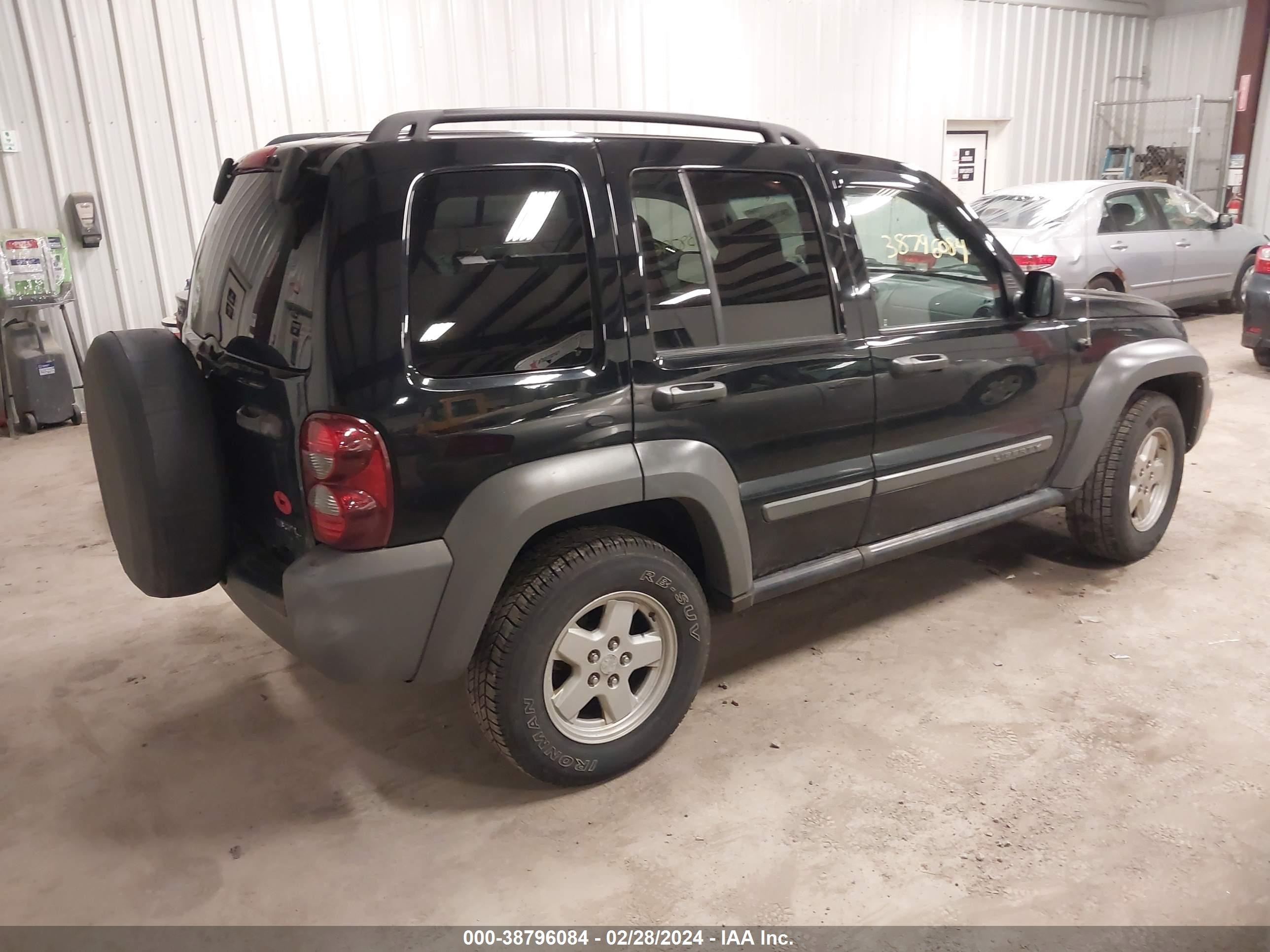 Photo 3 VIN: 1J4GL48K05W622552 - JEEP LIBERTY (NORTH AMERICA) 