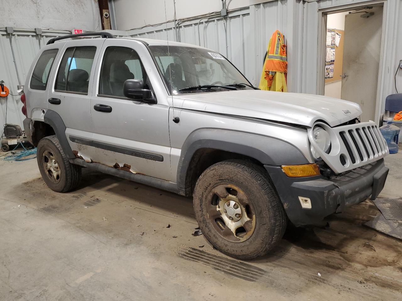 Photo 3 VIN: 1J4GL48K07W620934 - JEEP LIBERTY (NORTH AMERICA) 