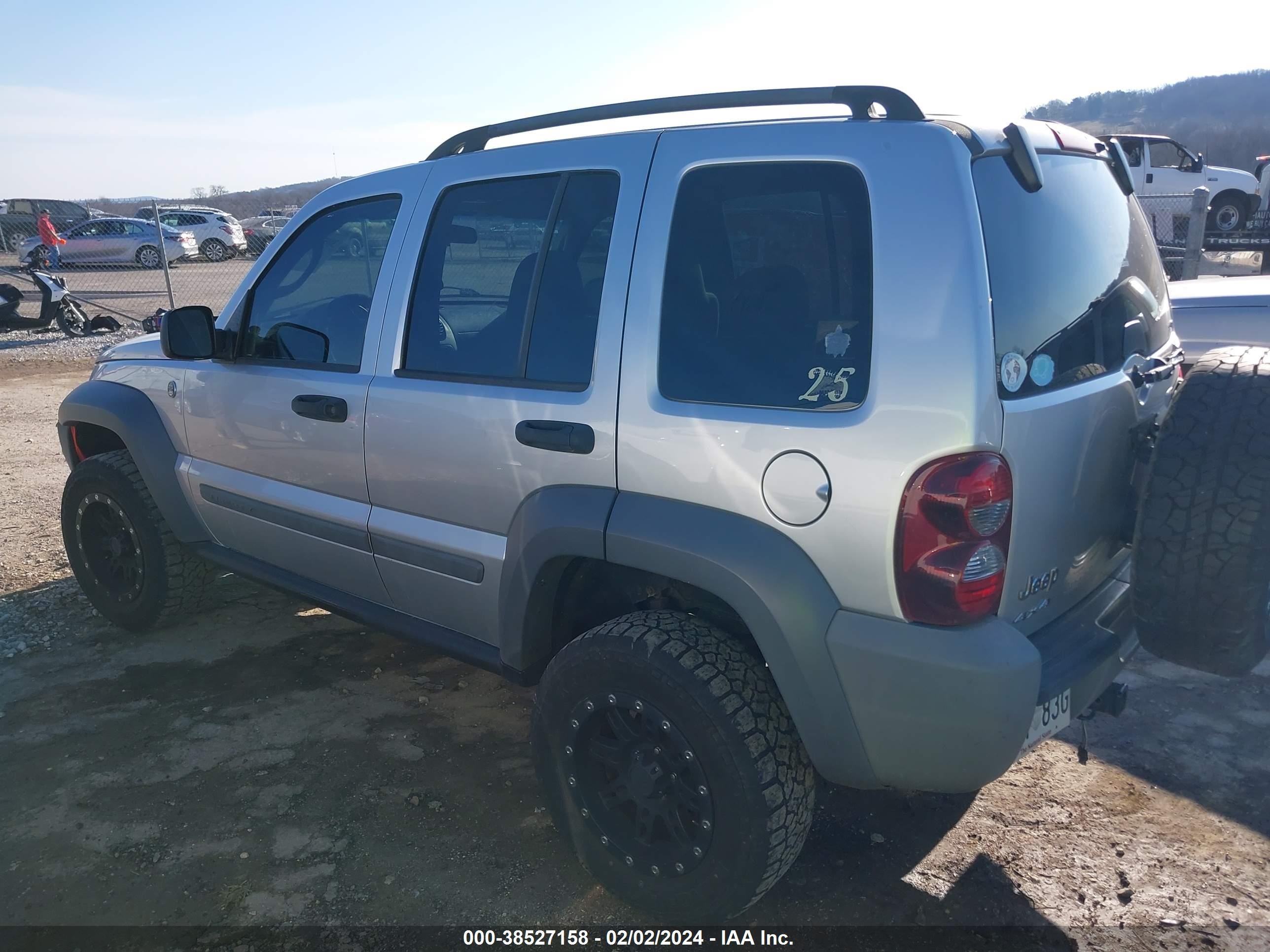 Photo 2 VIN: 1J4GL48K15W507054 - JEEP LIBERTY (NORTH AMERICA) 