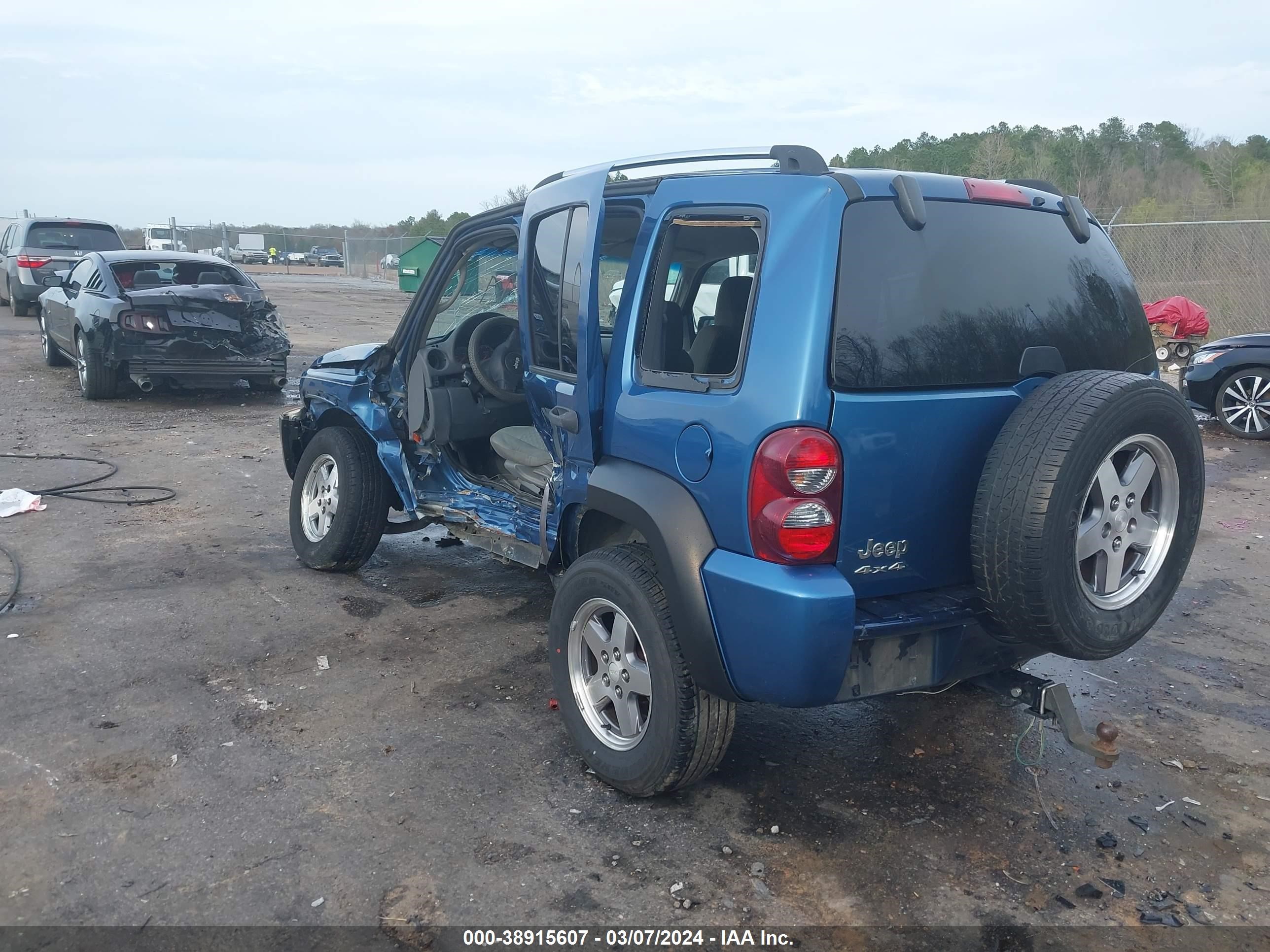 Photo 2 VIN: 1J4GL48K16W177126 - JEEP LIBERTY (NORTH AMERICA) 