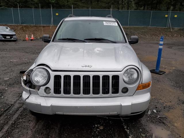 Photo 4 VIN: 1J4GL48K16W223747 - JEEP LIBERTY 