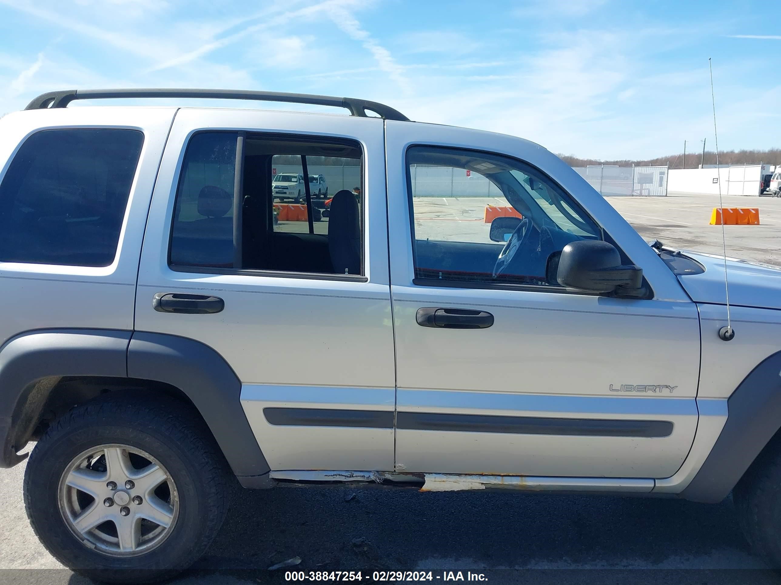 Photo 12 VIN: 1J4GL48K24W105252 - JEEP LIBERTY (NORTH AMERICA) 