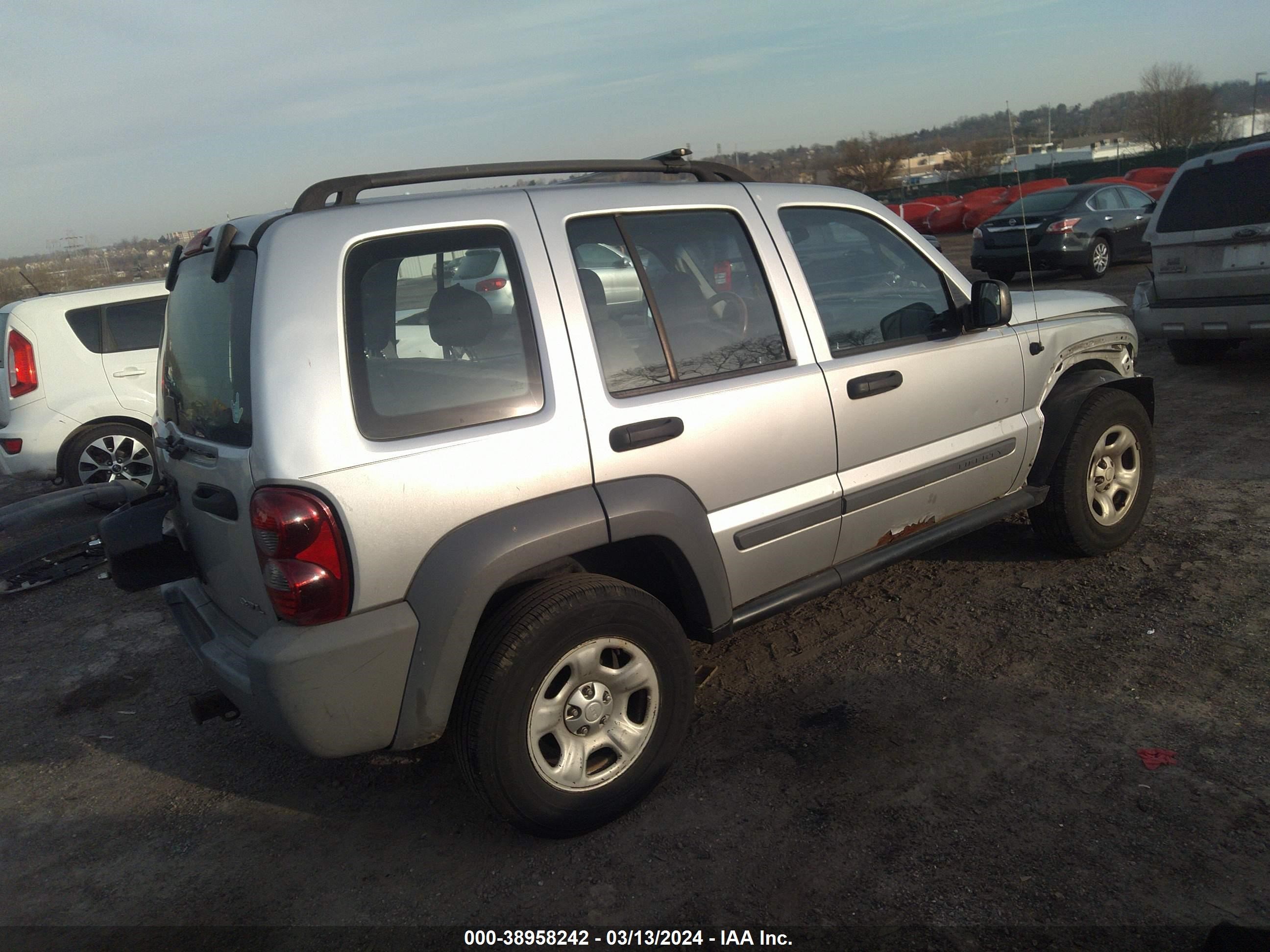 Photo 3 VIN: 1J4GL48K25W691727 - JEEP LIBERTY (NORTH AMERICA) 