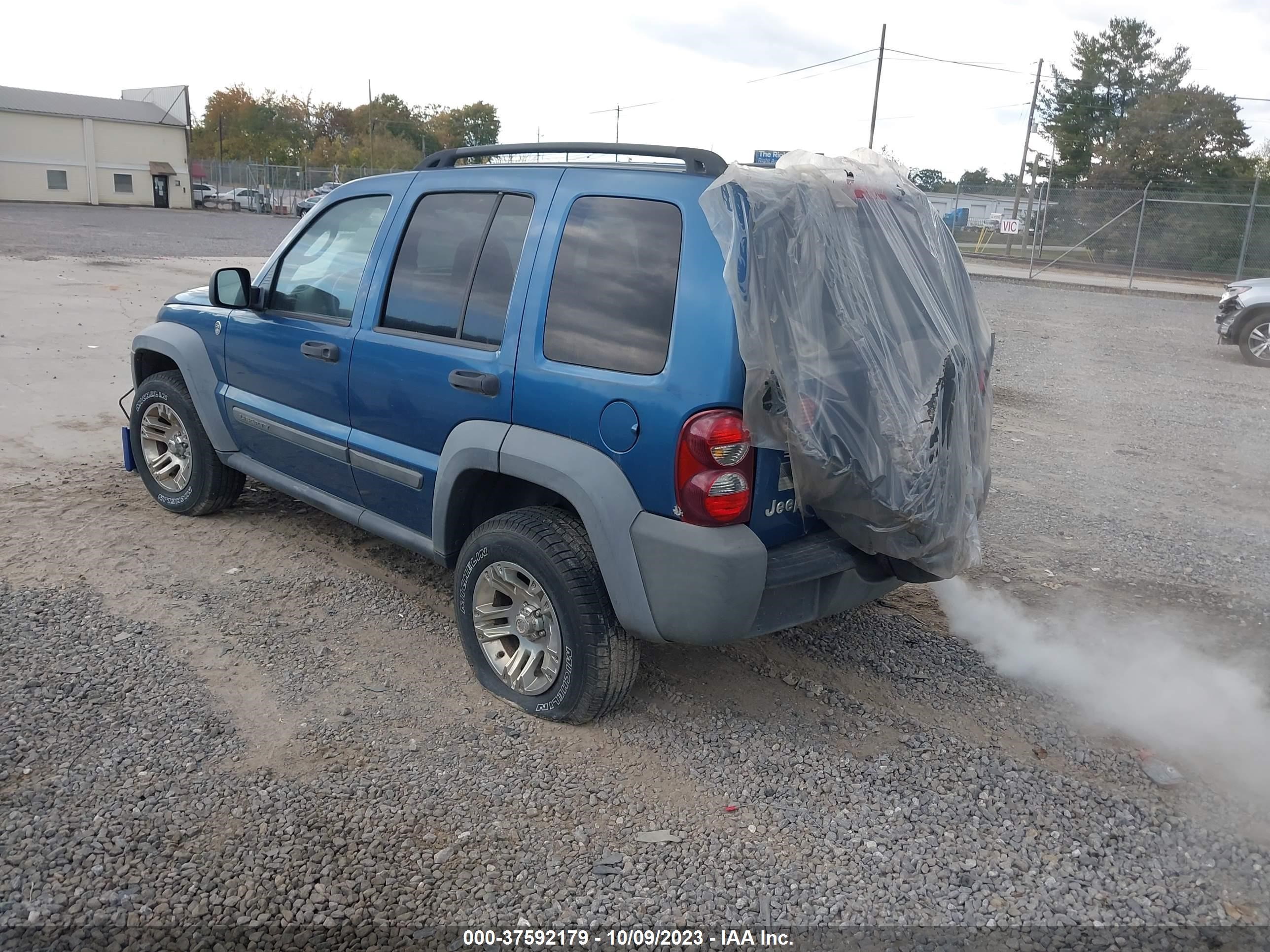 Photo 2 VIN: 1J4GL48K26W283438 - JEEP LIBERTY (NORTH AMERICA) 