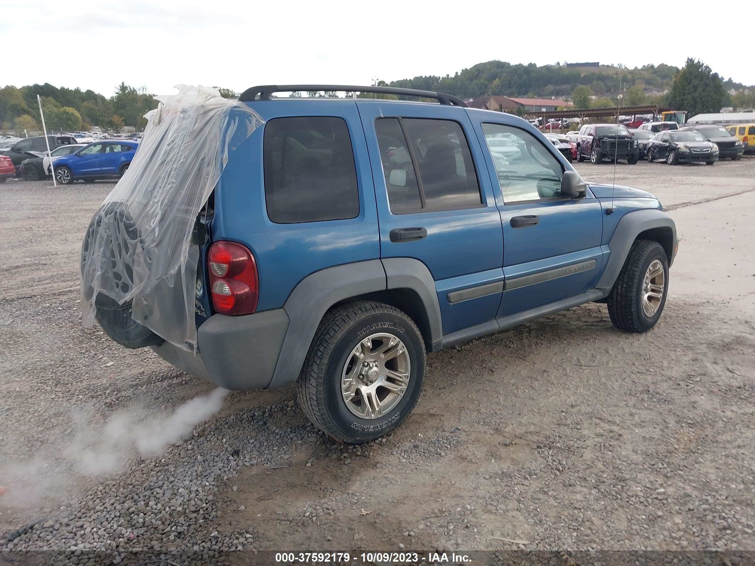 Photo 3 VIN: 1J4GL48K26W283438 - JEEP LIBERTY (NORTH AMERICA) 