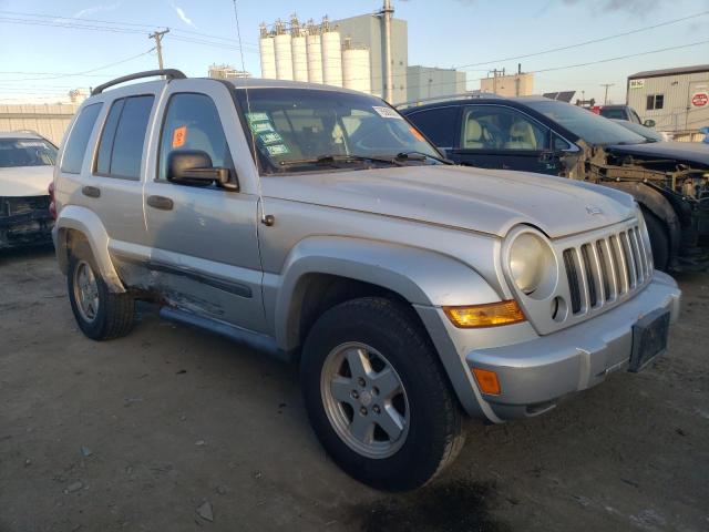 Photo 3 VIN: 1J4GL48K27W702972 - JEEP LIBERTY 