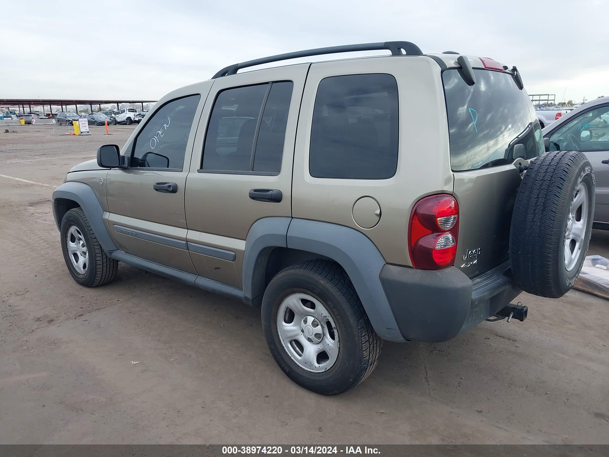 Photo 2 VIN: 1J4GL48K35W573850 - JEEP LIBERTY (NORTH AMERICA) 