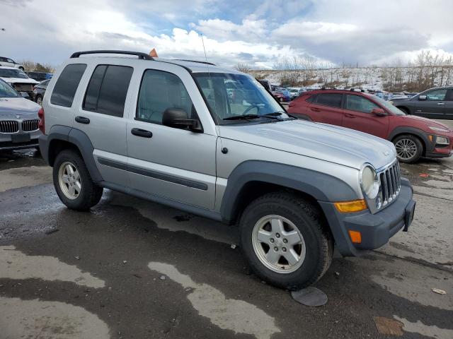 Photo 3 VIN: 1J4GL48K37W672400 - JEEP LIBERTY 