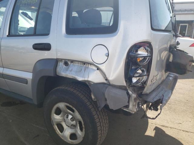 Photo 8 VIN: 1J4GL48K45W681684 - JEEP LIBERTY SP 