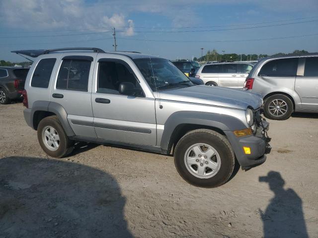 Photo 3 VIN: 1J4GL48K46W109855 - JEEP LIBERTY 