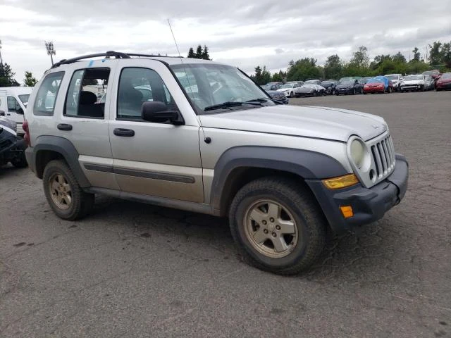 Photo 3 VIN: 1J4GL48K46W257228 - JEEP LIBERTY SP 