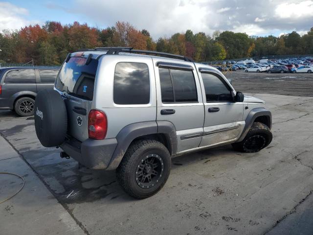 Photo 2 VIN: 1J4GL48K54W142733 - JEEP LIBERTY SP 