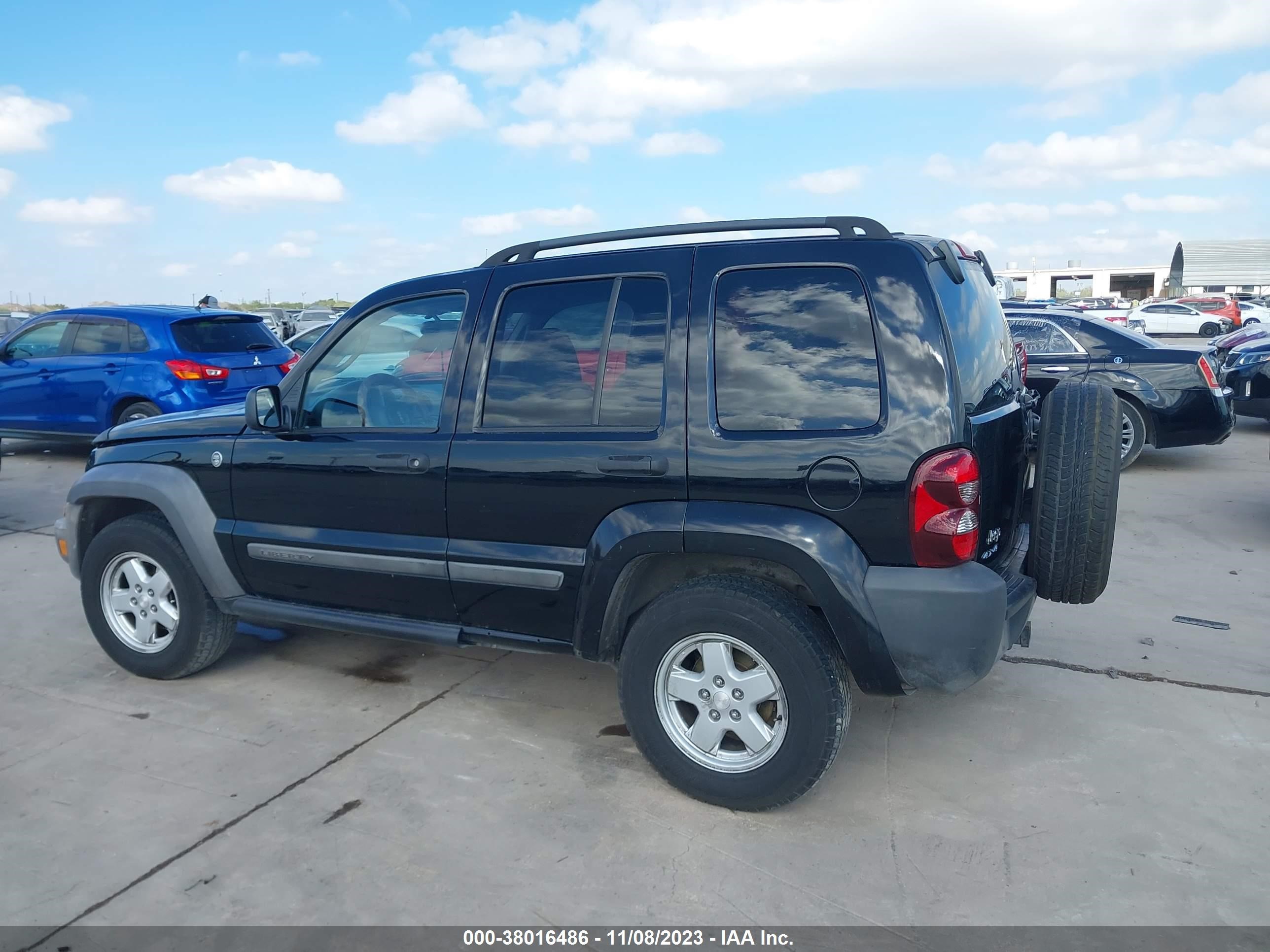 Photo 13 VIN: 1J4GL48K57W575148 - JEEP LIBERTY (NORTH AMERICA) 