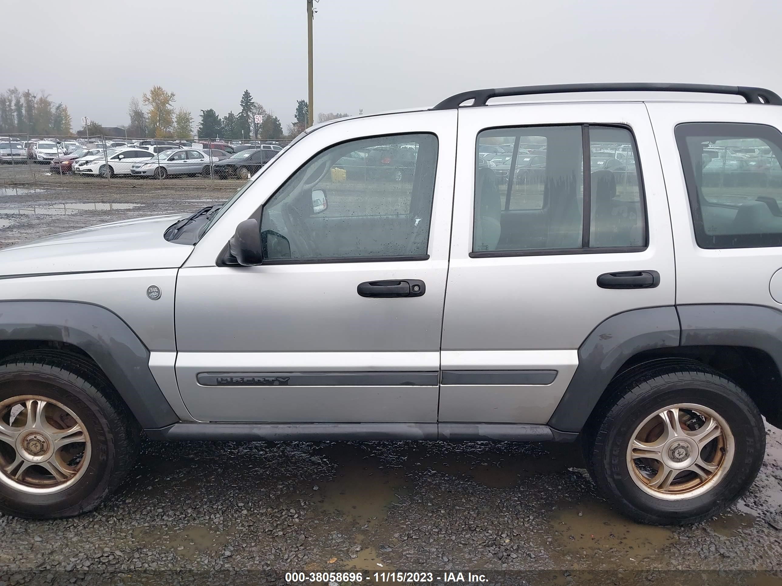 Photo 13 VIN: 1J4GL48K57W708913 - JEEP LIBERTY (NORTH AMERICA) 