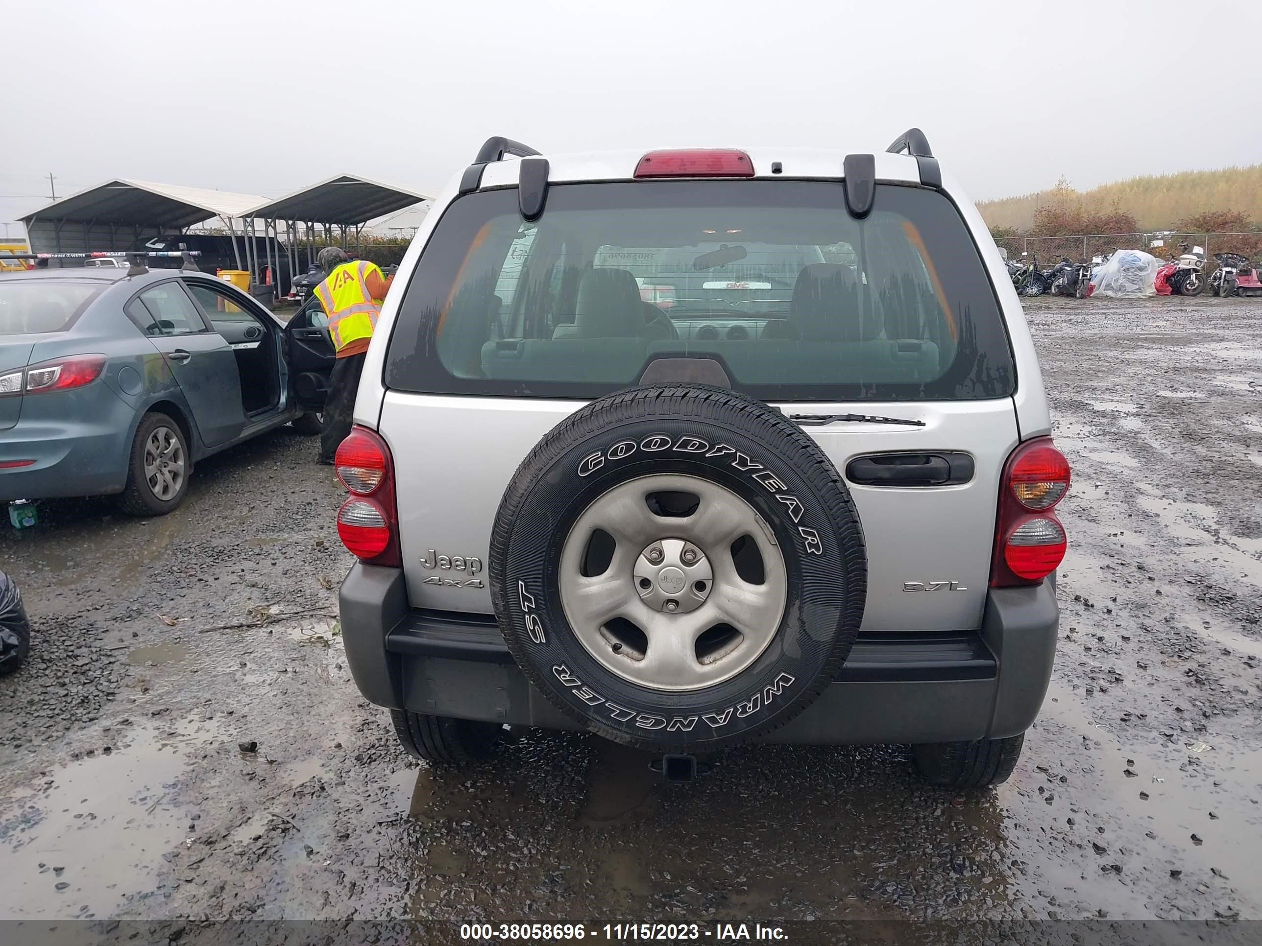 Photo 15 VIN: 1J4GL48K57W708913 - JEEP LIBERTY (NORTH AMERICA) 