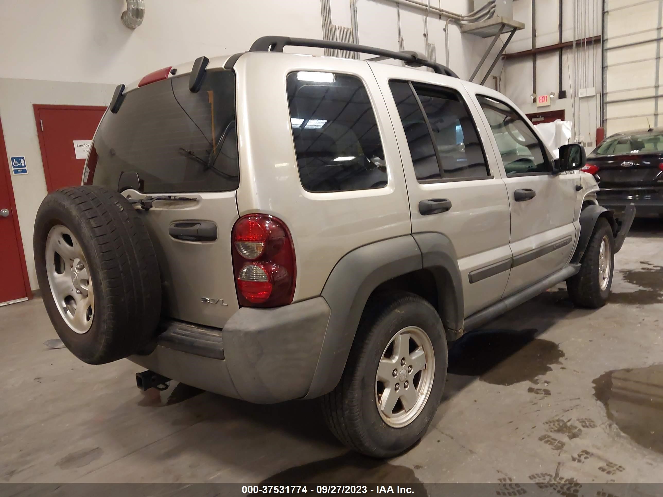 Photo 3 VIN: 1J4GL48K57W712878 - JEEP LIBERTY (NORTH AMERICA) 