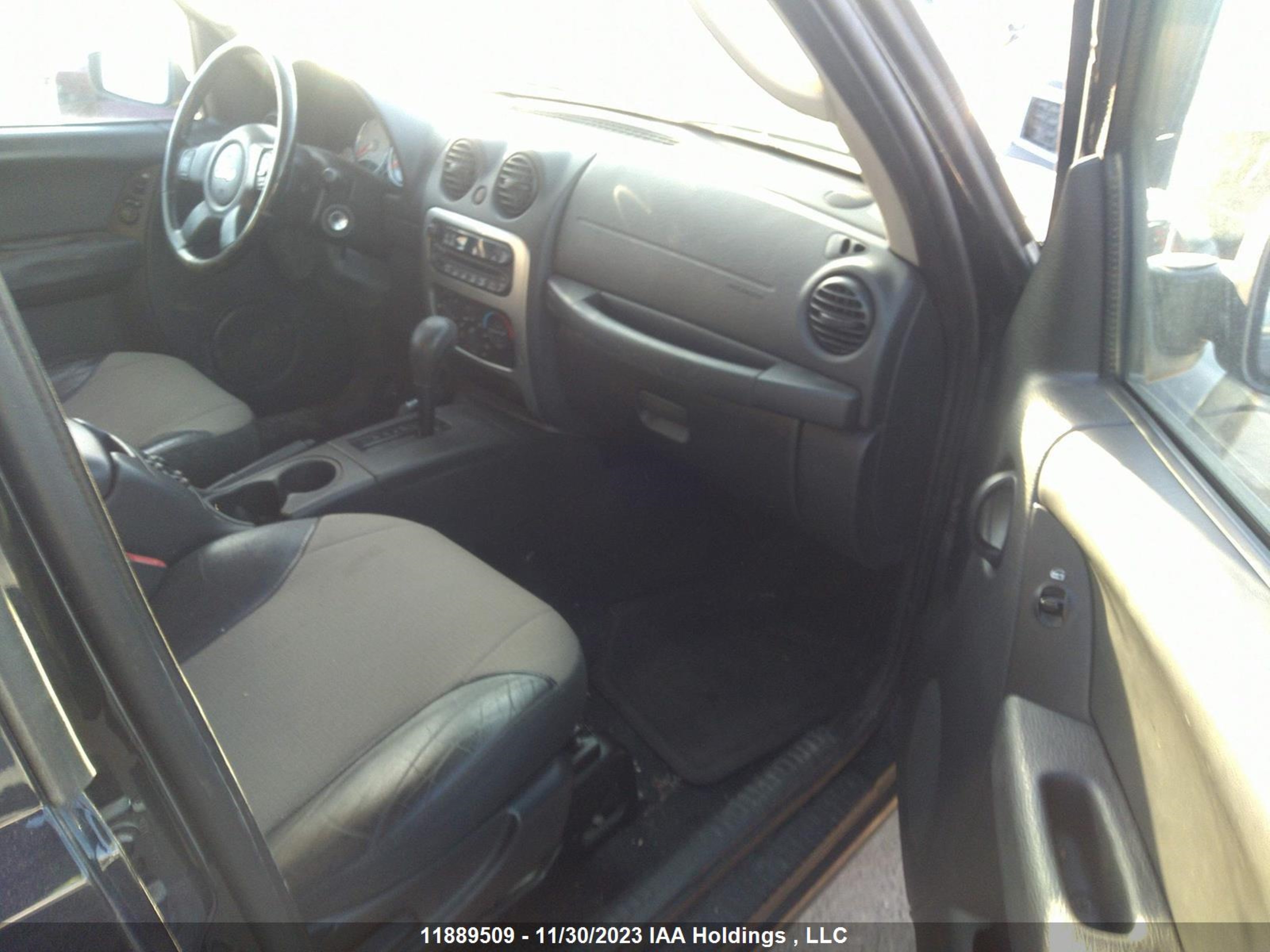 Photo 4 VIN: 1J4GL48K64W303896 - JEEP LIBERTY (NORTH AMERICA) 