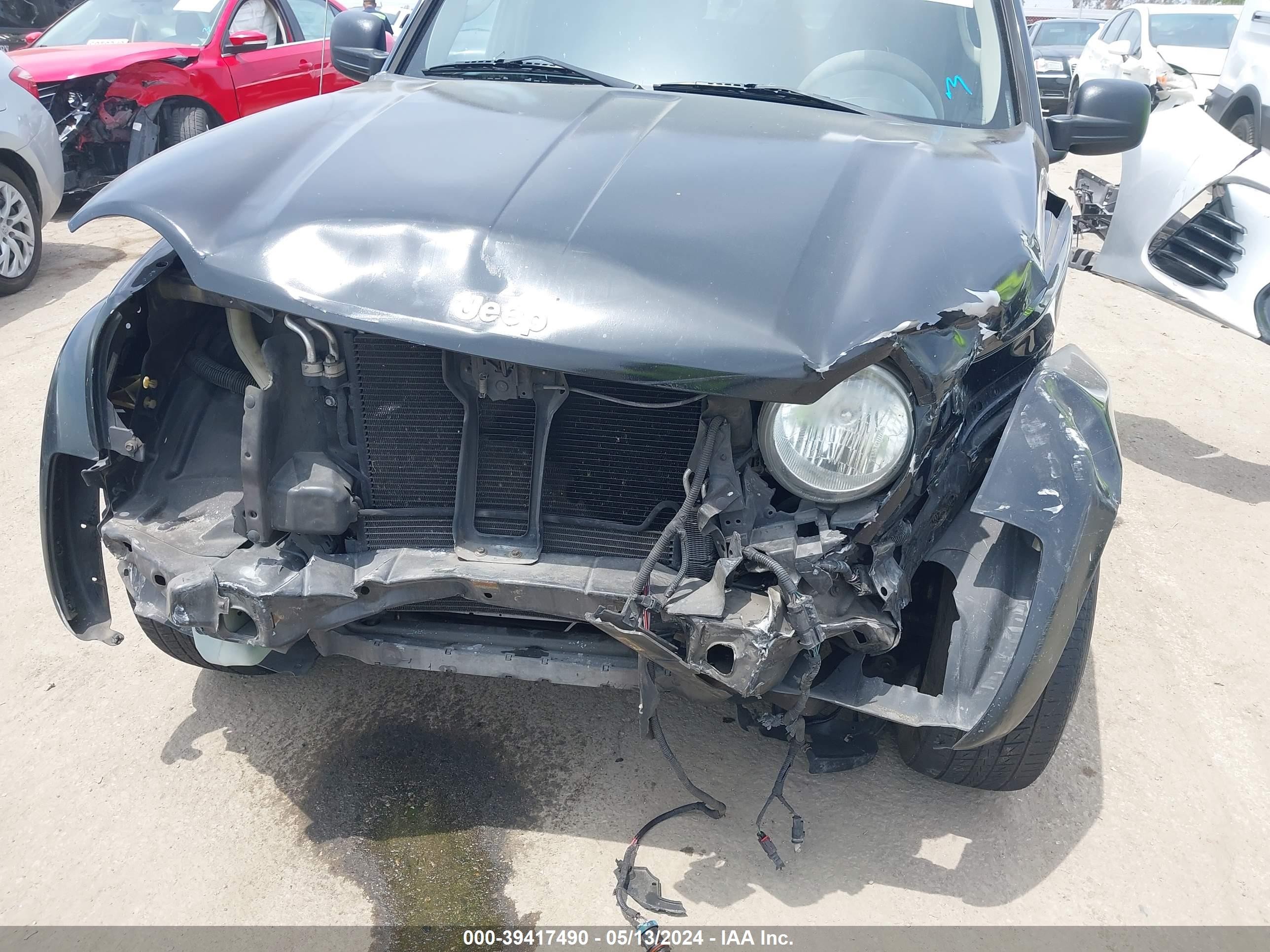 Photo 5 VIN: 1J4GL48K64W310234 - JEEP LIBERTY (NORTH AMERICA) 