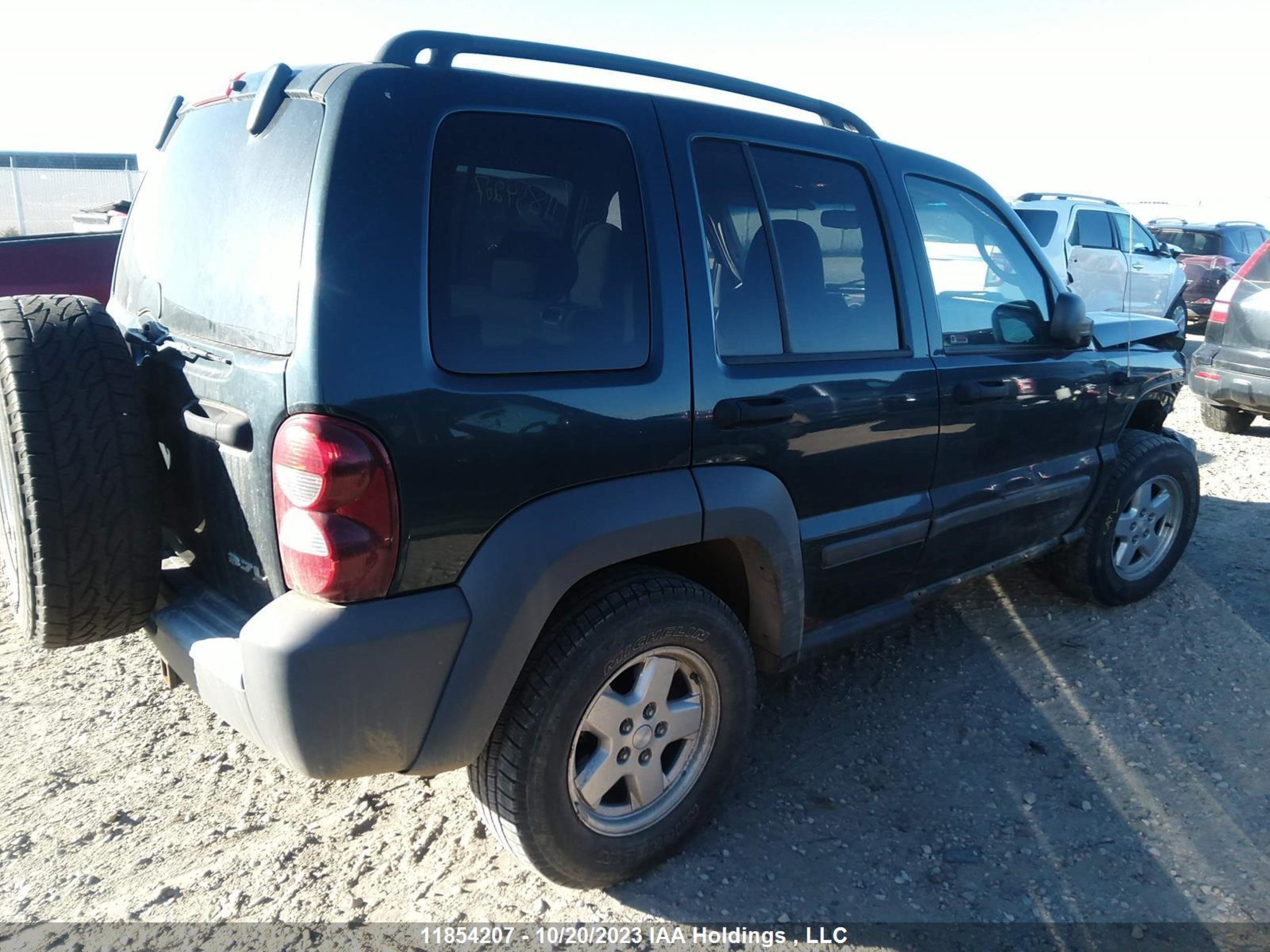 Photo 3 VIN: 1J4GL48K75W705203 - JEEP LIBERTY (NORTH AMERICA) 