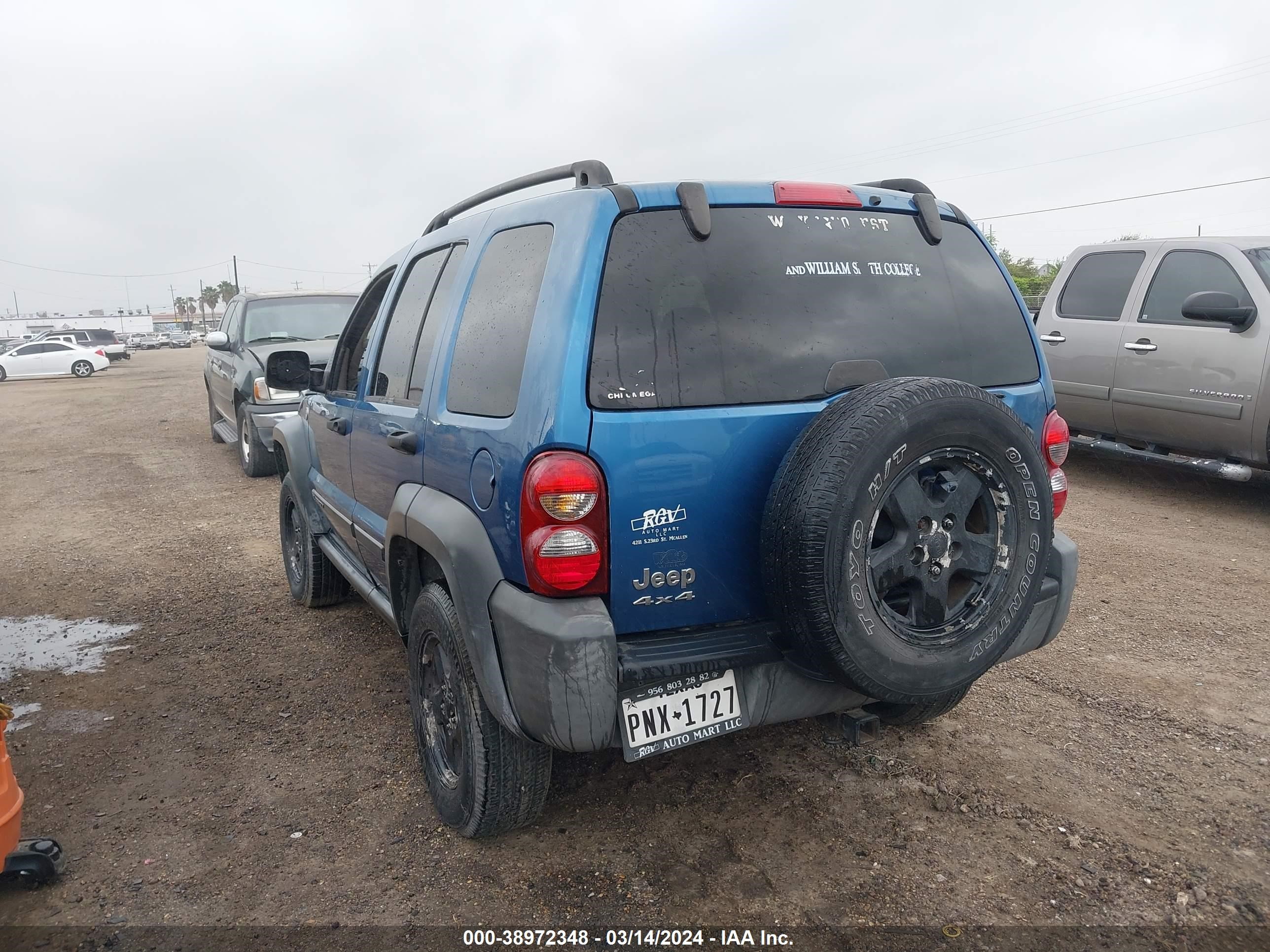 Photo 2 VIN: 1J4GL48K76W272015 - JEEP LIBERTY (NORTH AMERICA) 