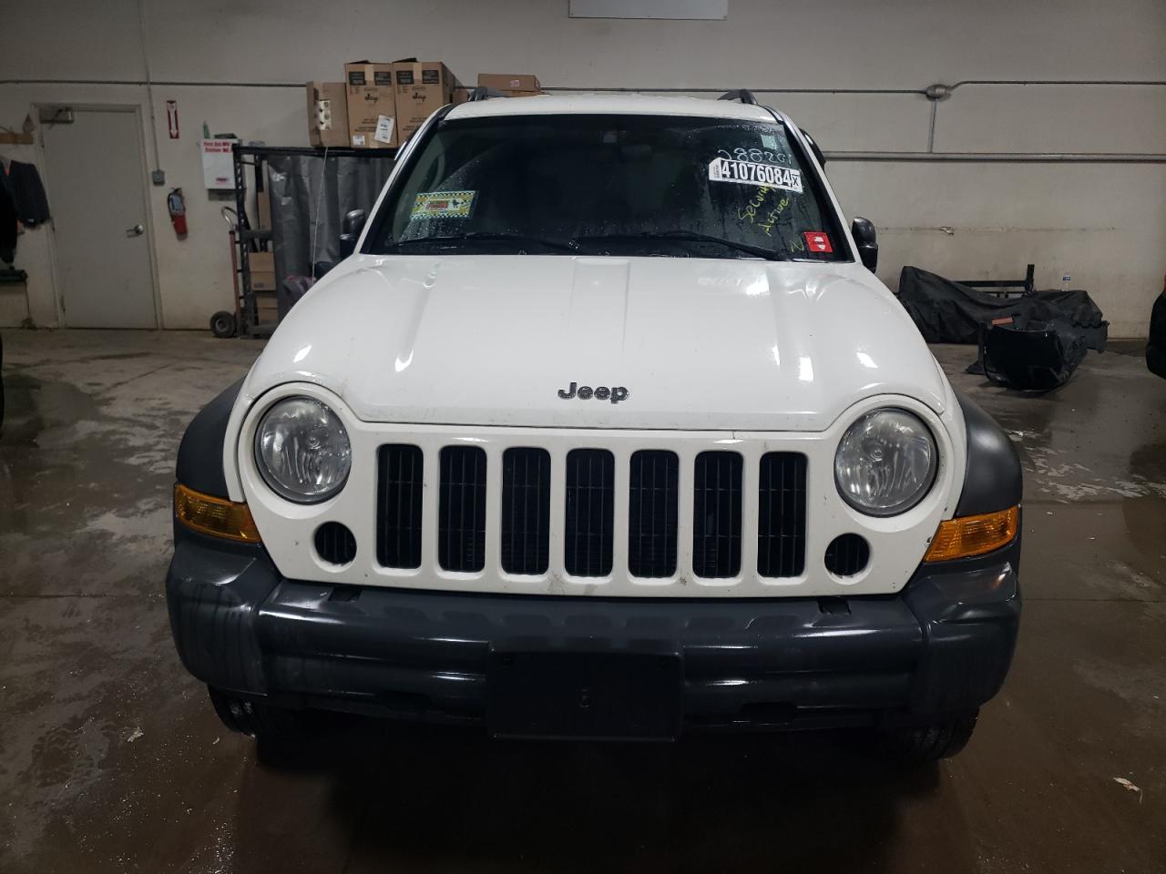 Photo 4 VIN: 1J4GL48K76W288201 - JEEP LIBERTY (NORTH AMERICA) 