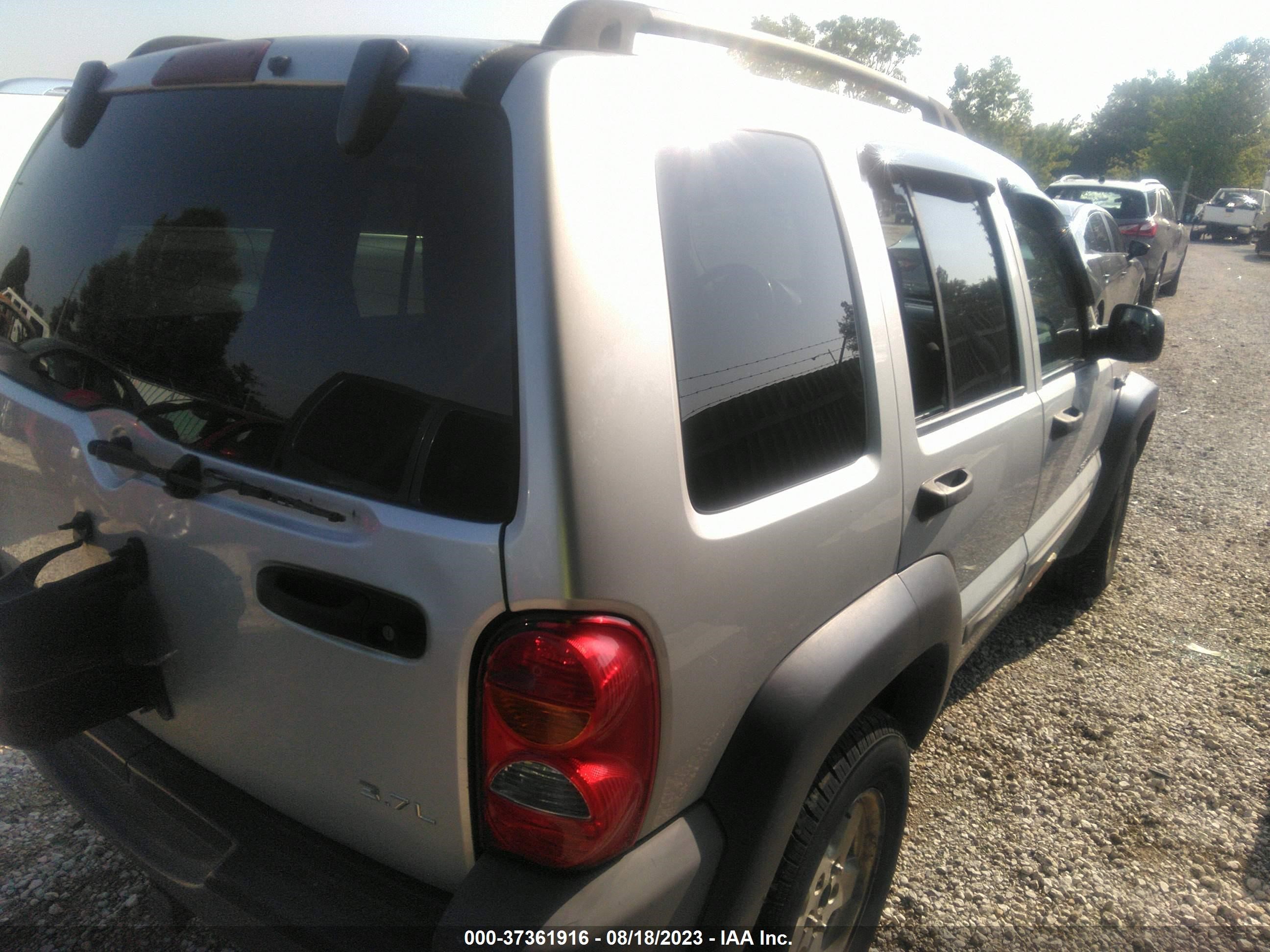 Photo 3 VIN: 1J4GL48K83W547094 - JEEP LIBERTY (NORTH AMERICA) 