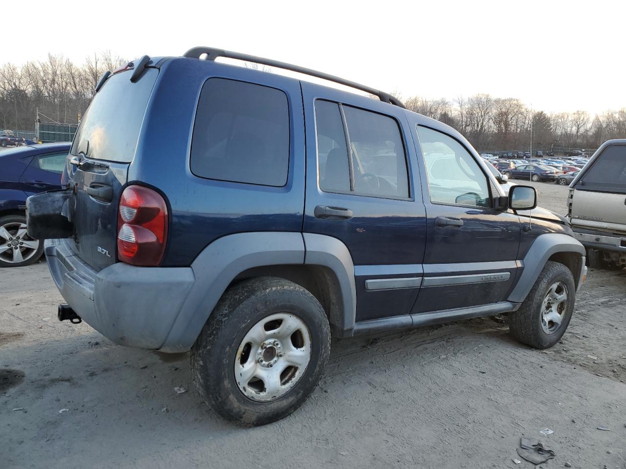 Photo 2 VIN: 1J4GL48K85W671241 - JEEP LIBERTY (NORTH AMERICA) 